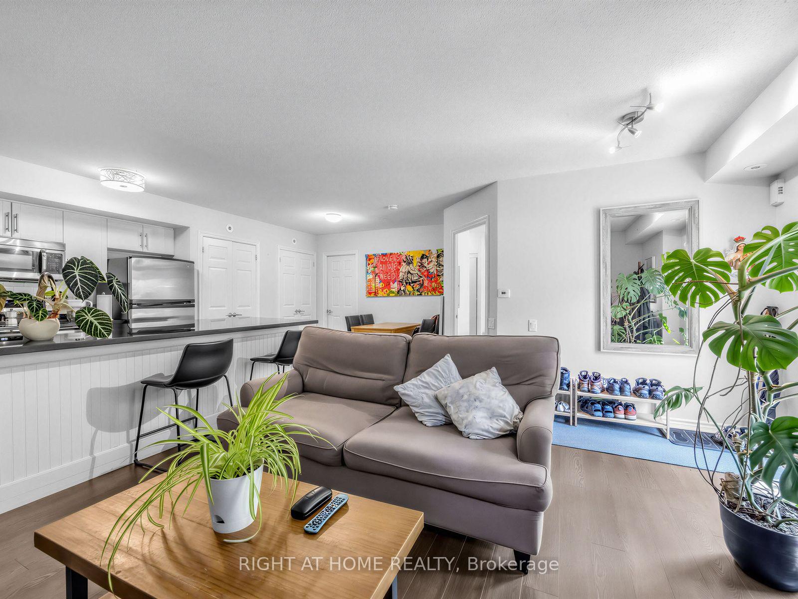 Photo 5 of Unit 61, 95 The Queensway, Toronto, High Park-Swansea — HOMEH