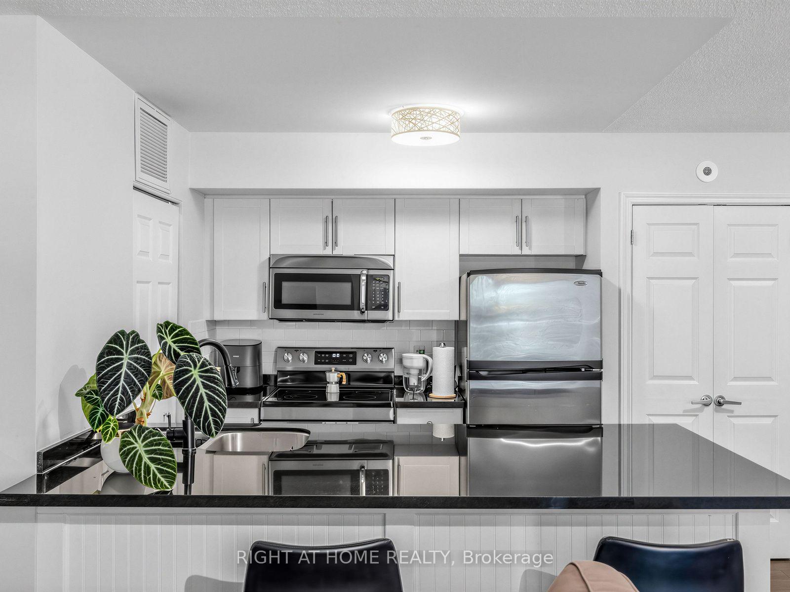 Photo 9 of Unit 61, 95 The Queensway, Toronto, High Park-Swansea — HOMEH