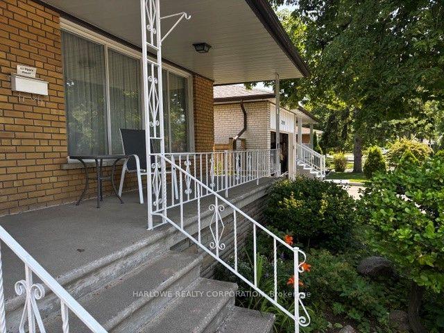 Photo 4 of 3297 Lonefeather Crescent, Mississauga, Applewood — HOMEH