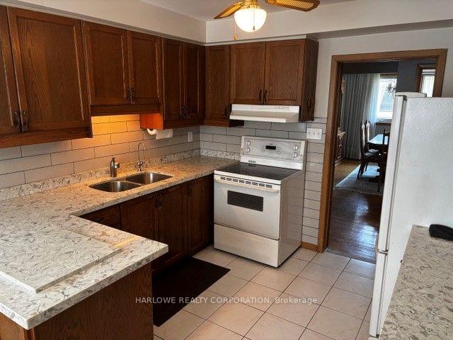 Photo 15 of 3297 Lonefeather Crescent, Mississauga, Applewood — HOMEH