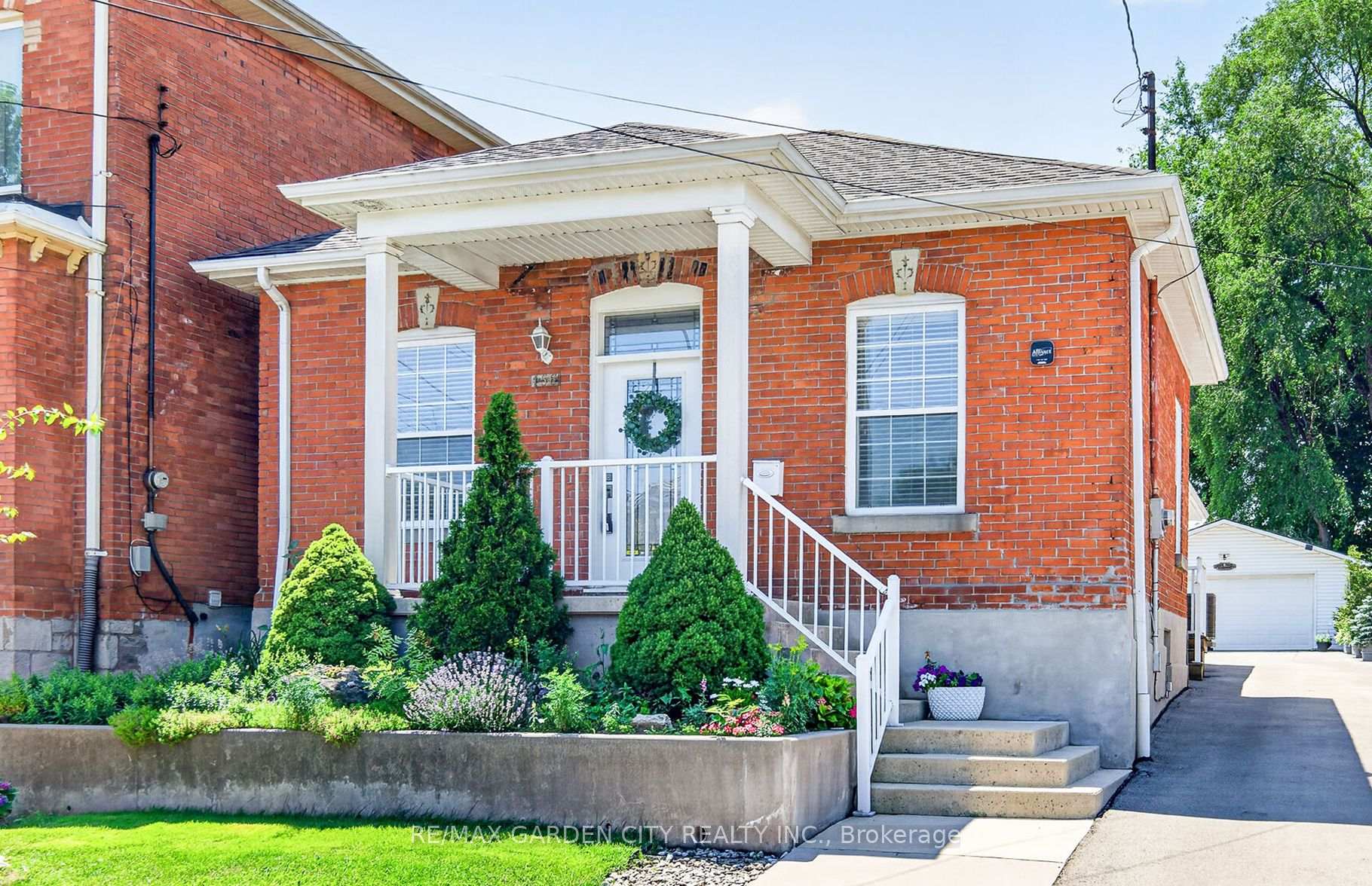 Photo 1 of 156 Simcoe Street E, Hamilton, North End — HOMEH