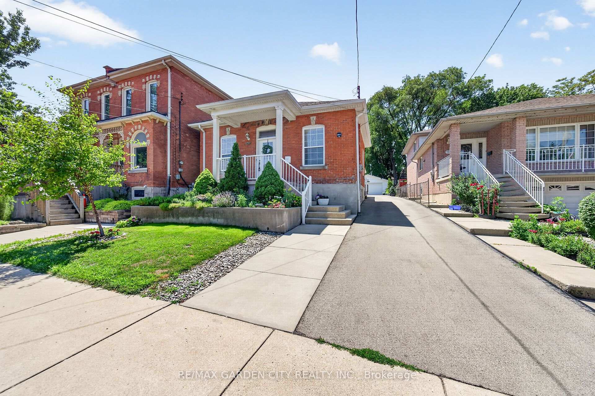 Photo 2 of 156 Simcoe Street E, Hamilton, North End — HOMEH