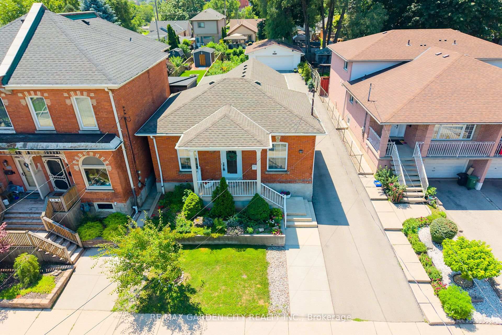 Photo 3 of 156 Simcoe Street E, Hamilton, North End — HOMEH