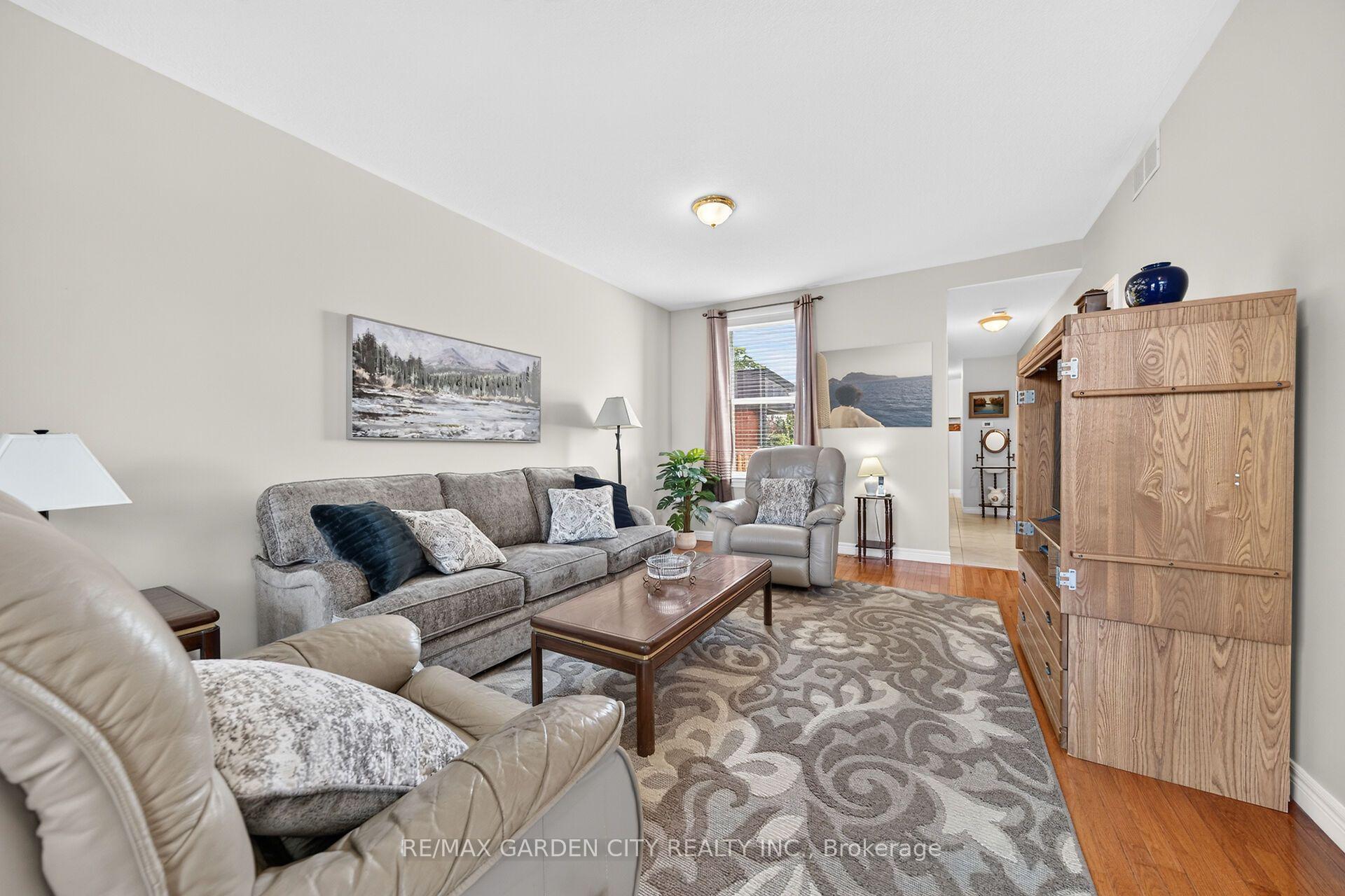 Photo 8 of 156 Simcoe Street E, Hamilton, North End — HOMEH