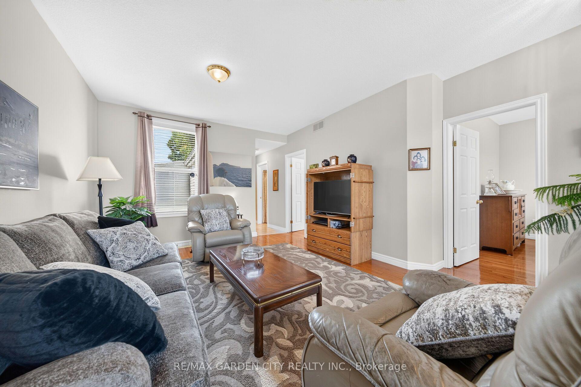 Photo 9 of 156 Simcoe Street E, Hamilton, North End — HOMEH