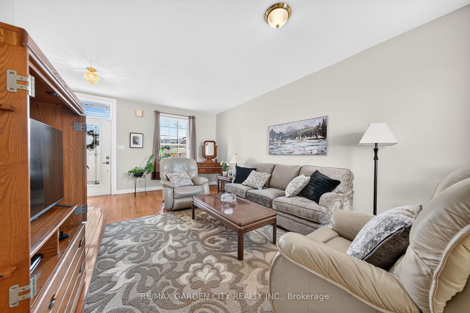 Photo 10 of 156 Simcoe Street E, Hamilton, North End — HOMEH