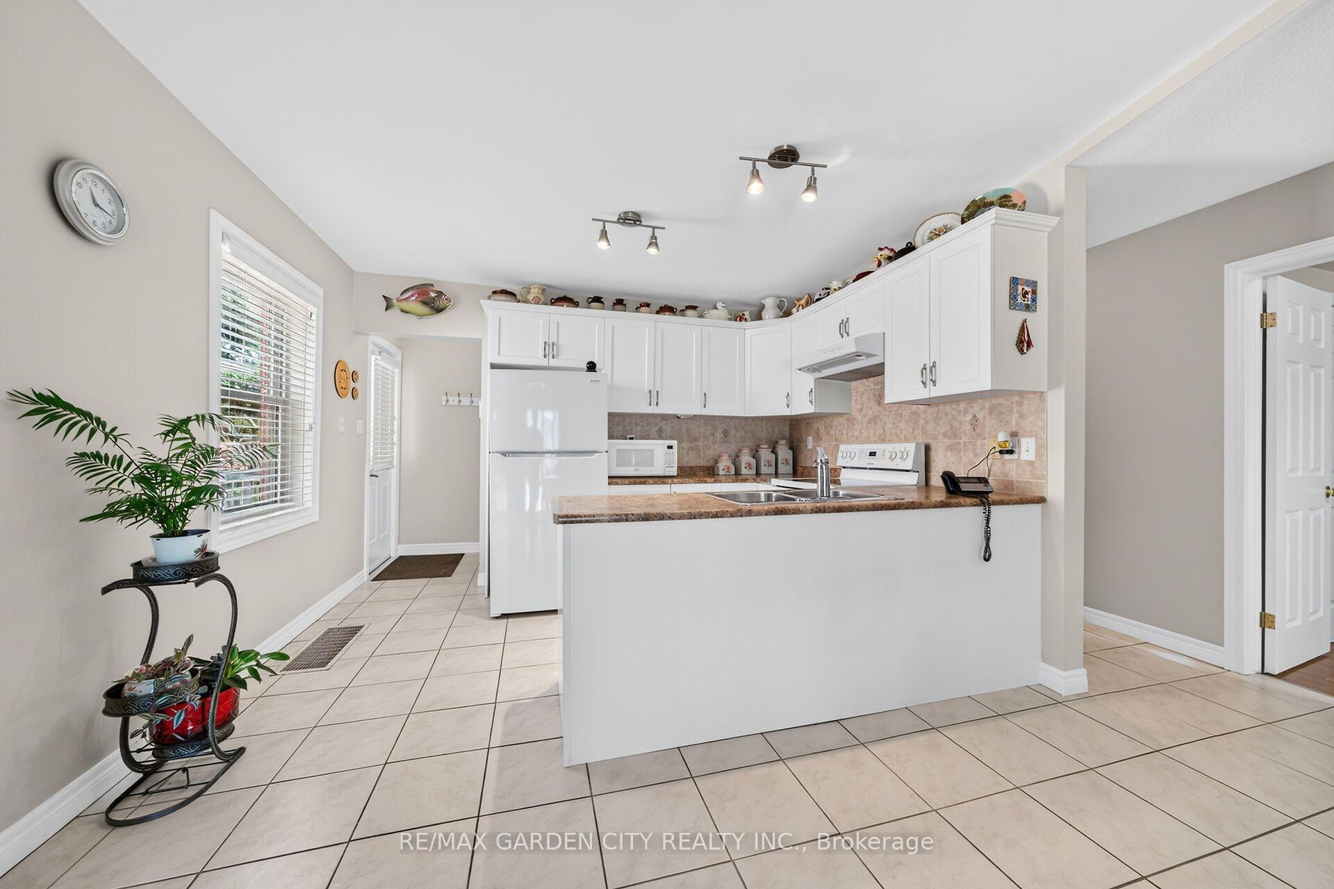 Photo 13 of 156 Simcoe Street E, Hamilton, North End — HOMEH