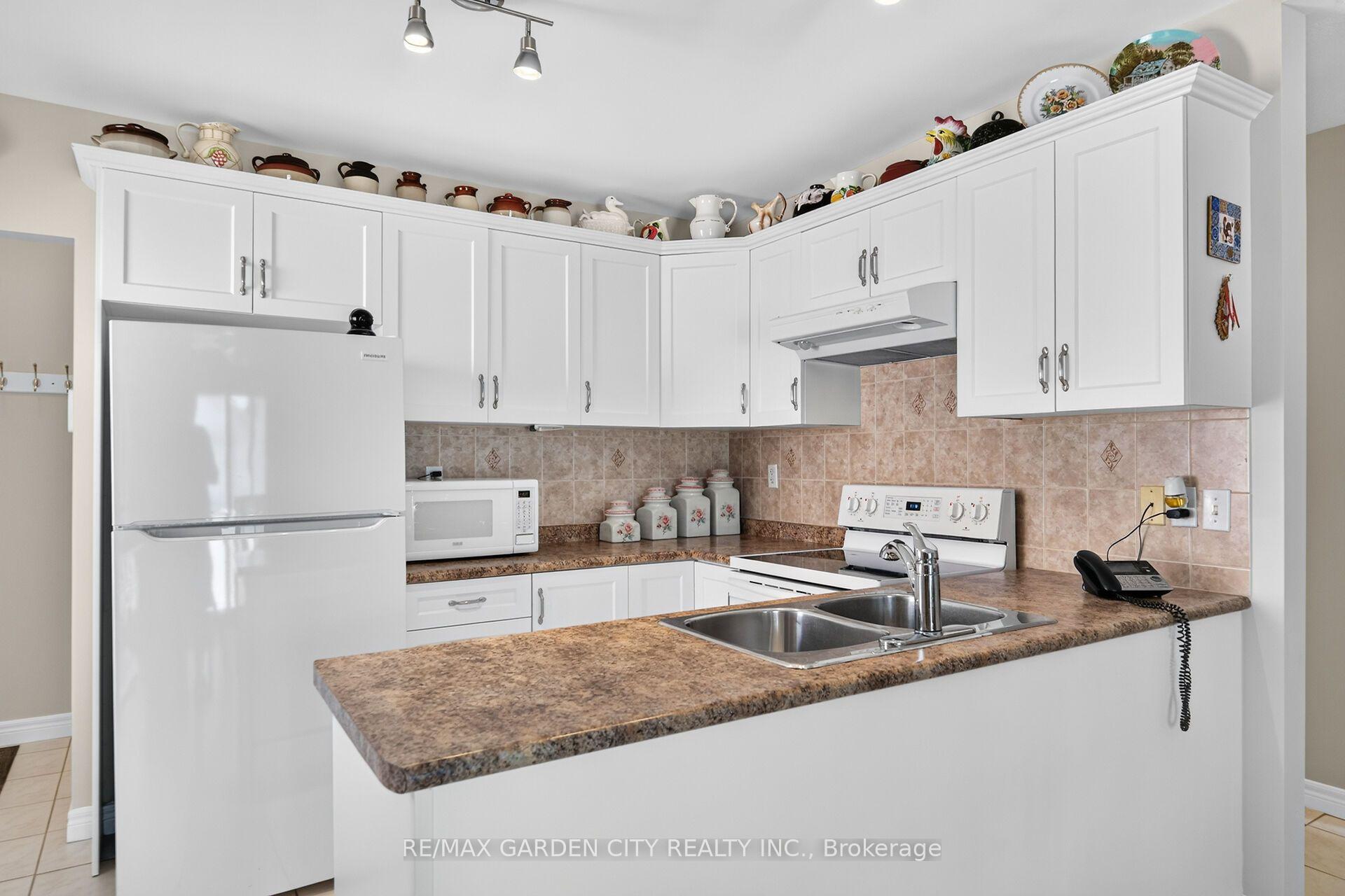 Photo 14 of 156 Simcoe Street E, Hamilton, North End — HOMEH