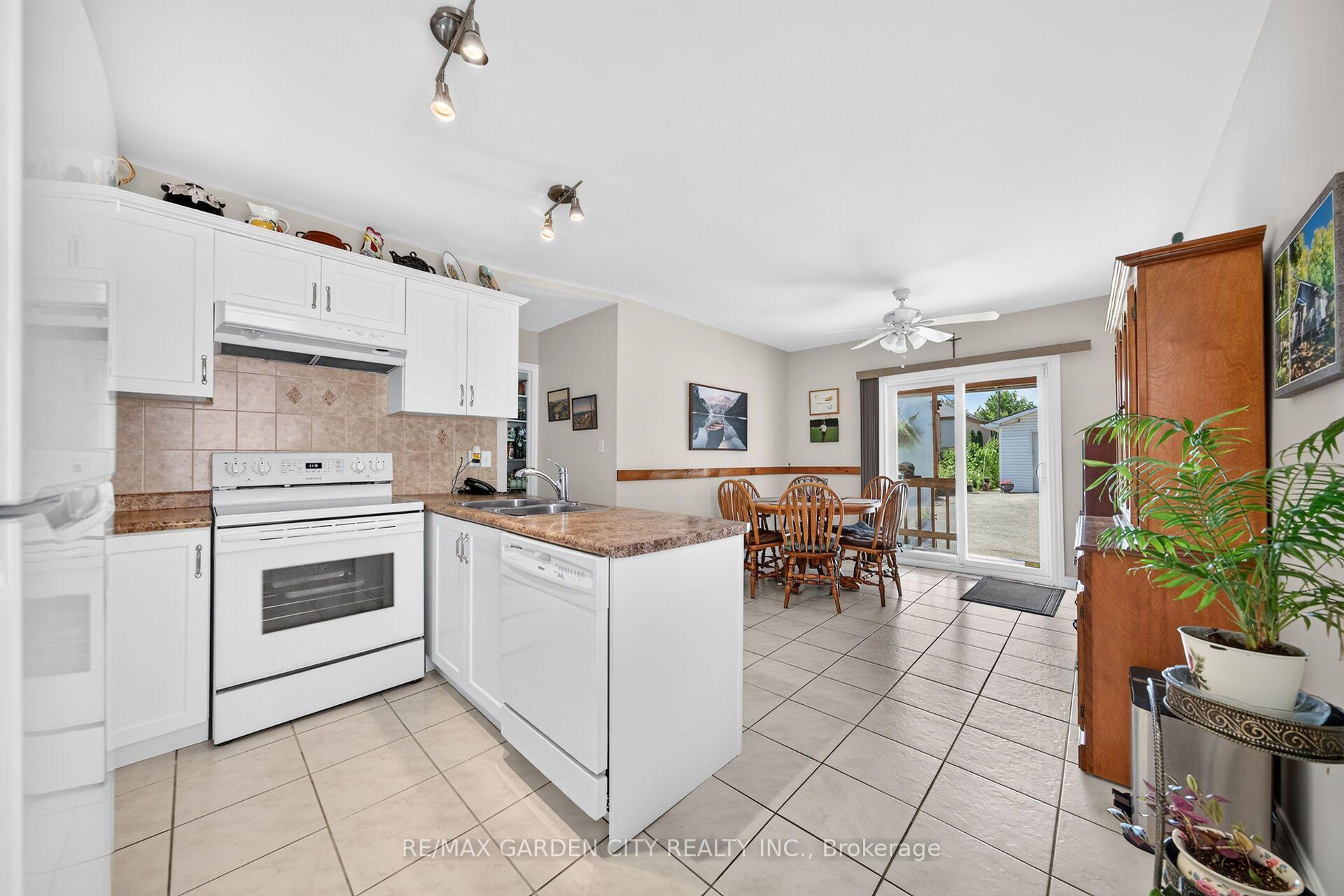 Photo 15 of 156 Simcoe Street E, Hamilton, North End — HOMEH