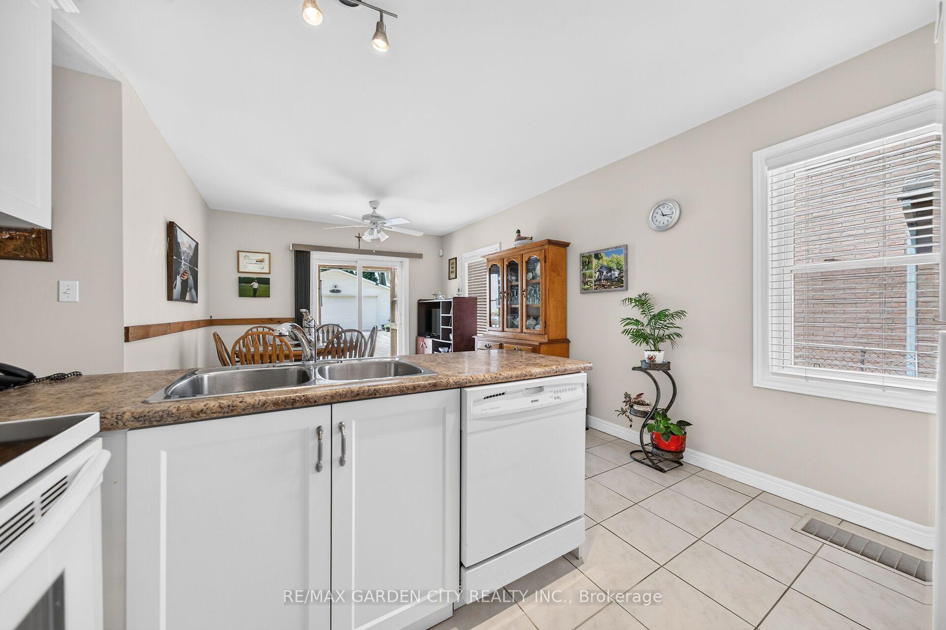 Photo 16 of 156 Simcoe Street E, Hamilton, North End — HOMEH