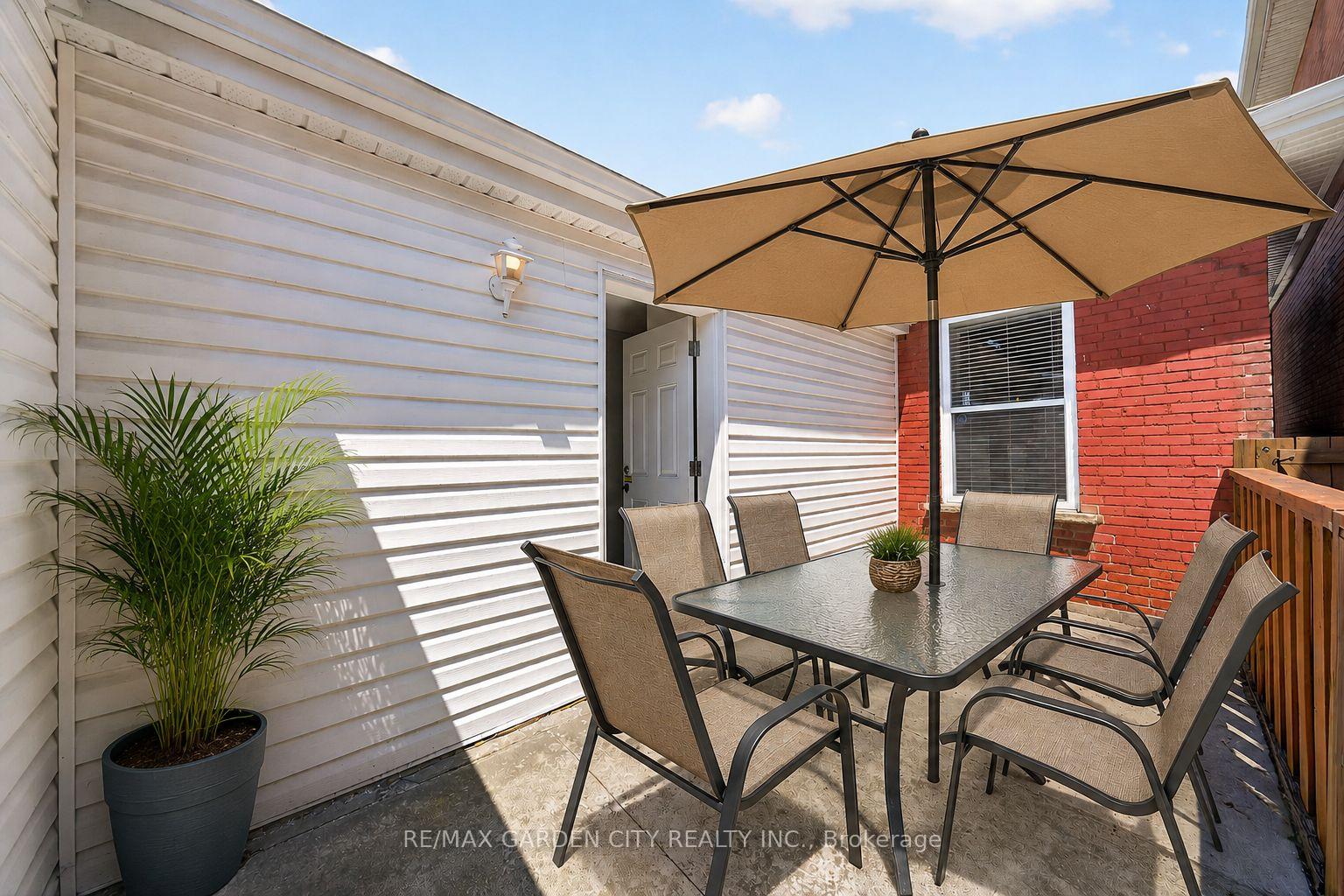 Photo 18 of 156 Simcoe Street E, Hamilton, North End — HOMEH