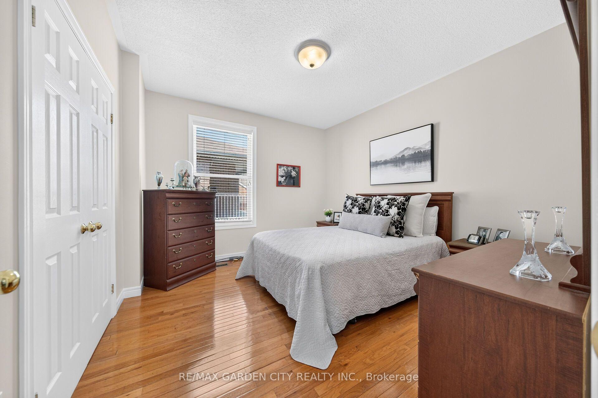 Photo 21 of 156 Simcoe Street E, Hamilton, North End — HOMEH
