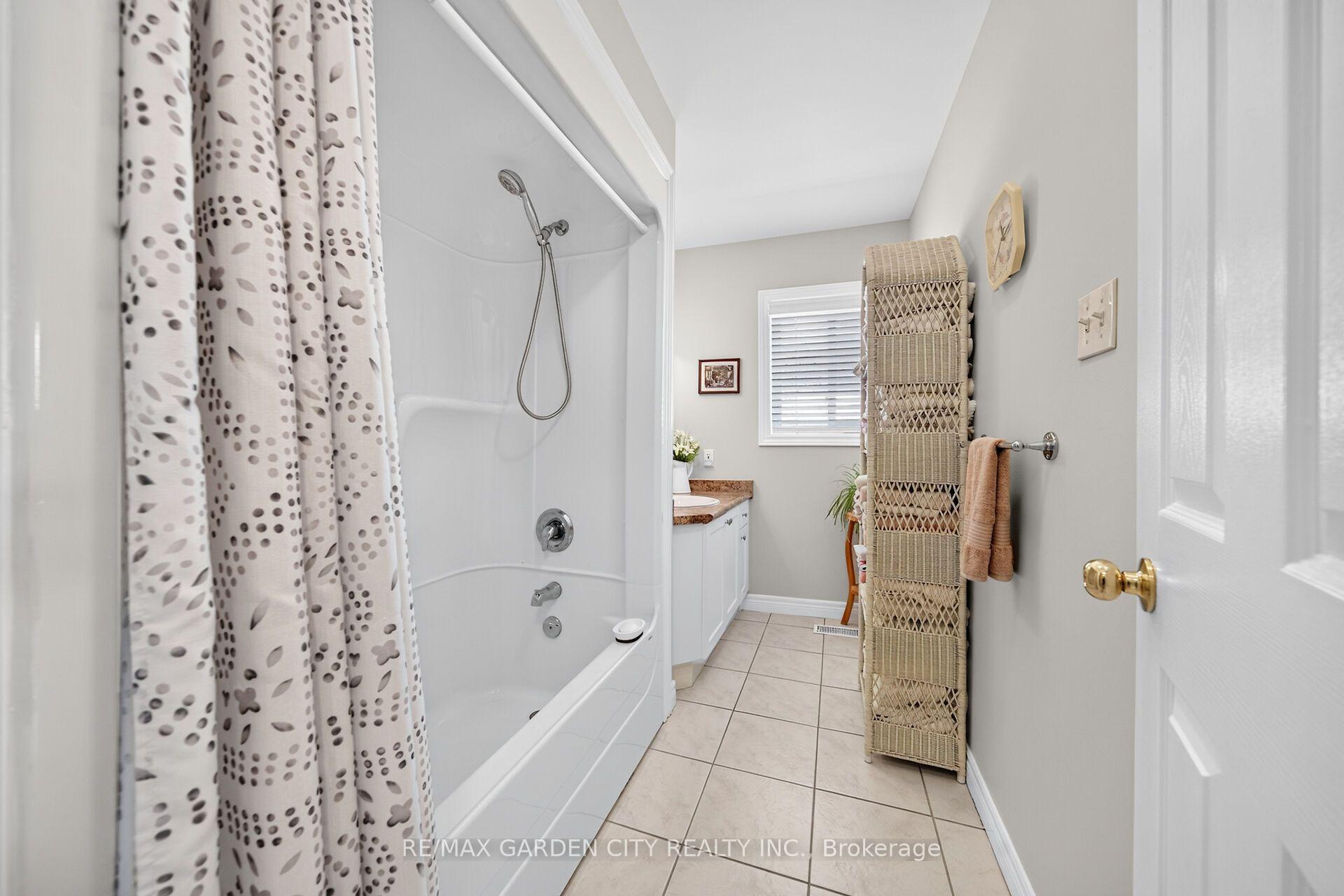 Photo 23 of 156 Simcoe Street E, Hamilton, North End — HOMEH