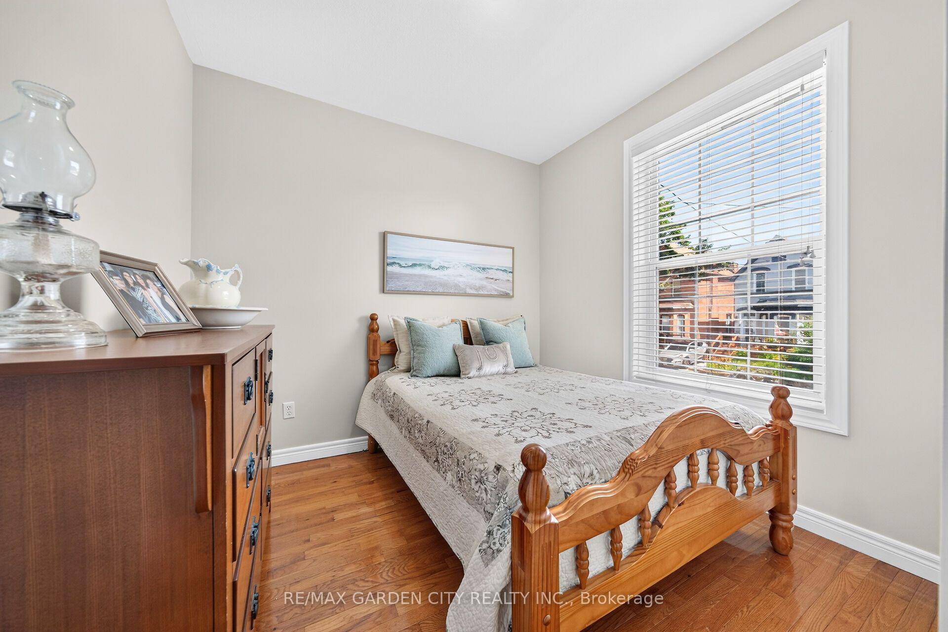 Photo 24 of 156 Simcoe Street E, Hamilton, North End — HOMEH