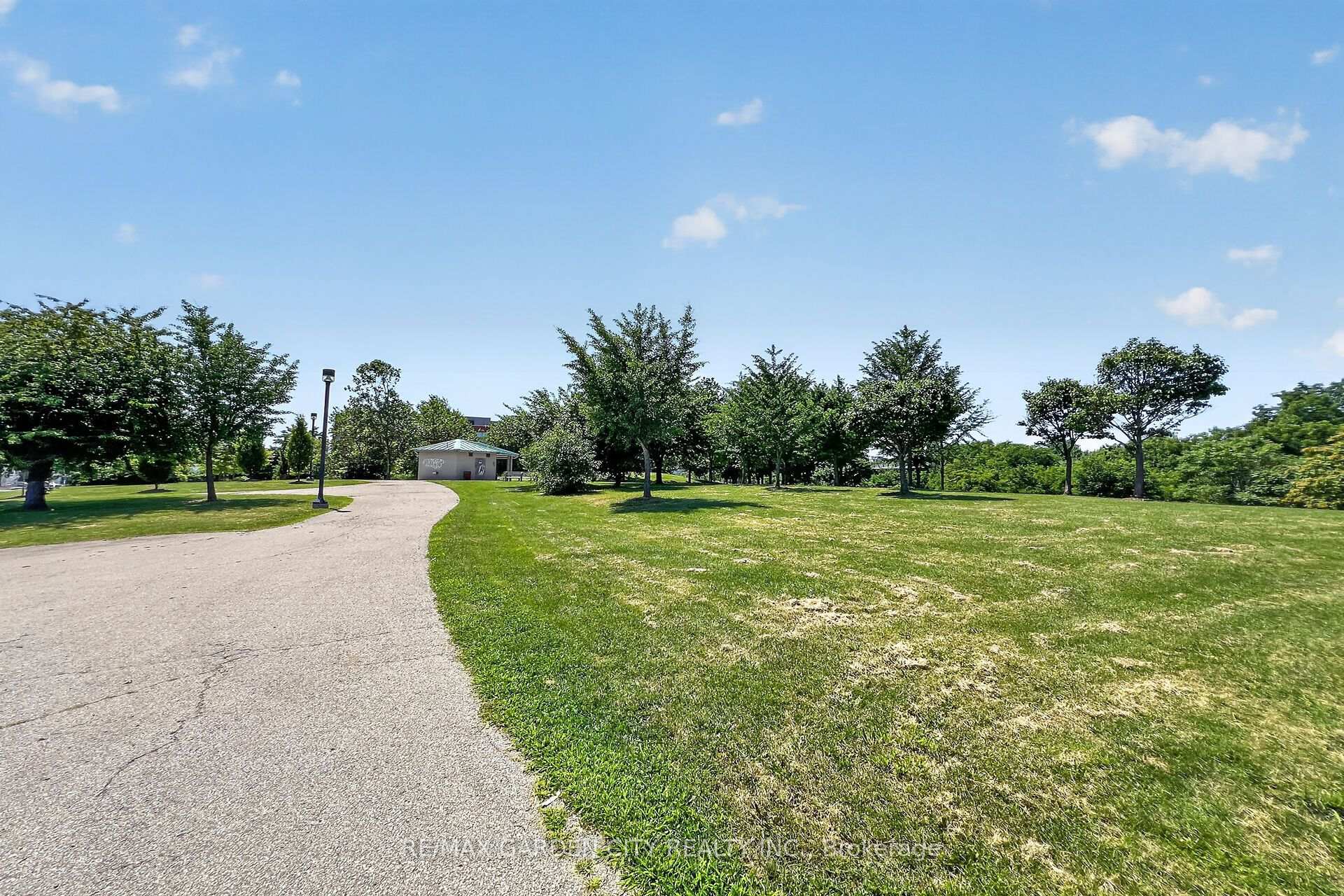 Photo 32 of 156 Simcoe Street E, Hamilton, North End — HOMEH