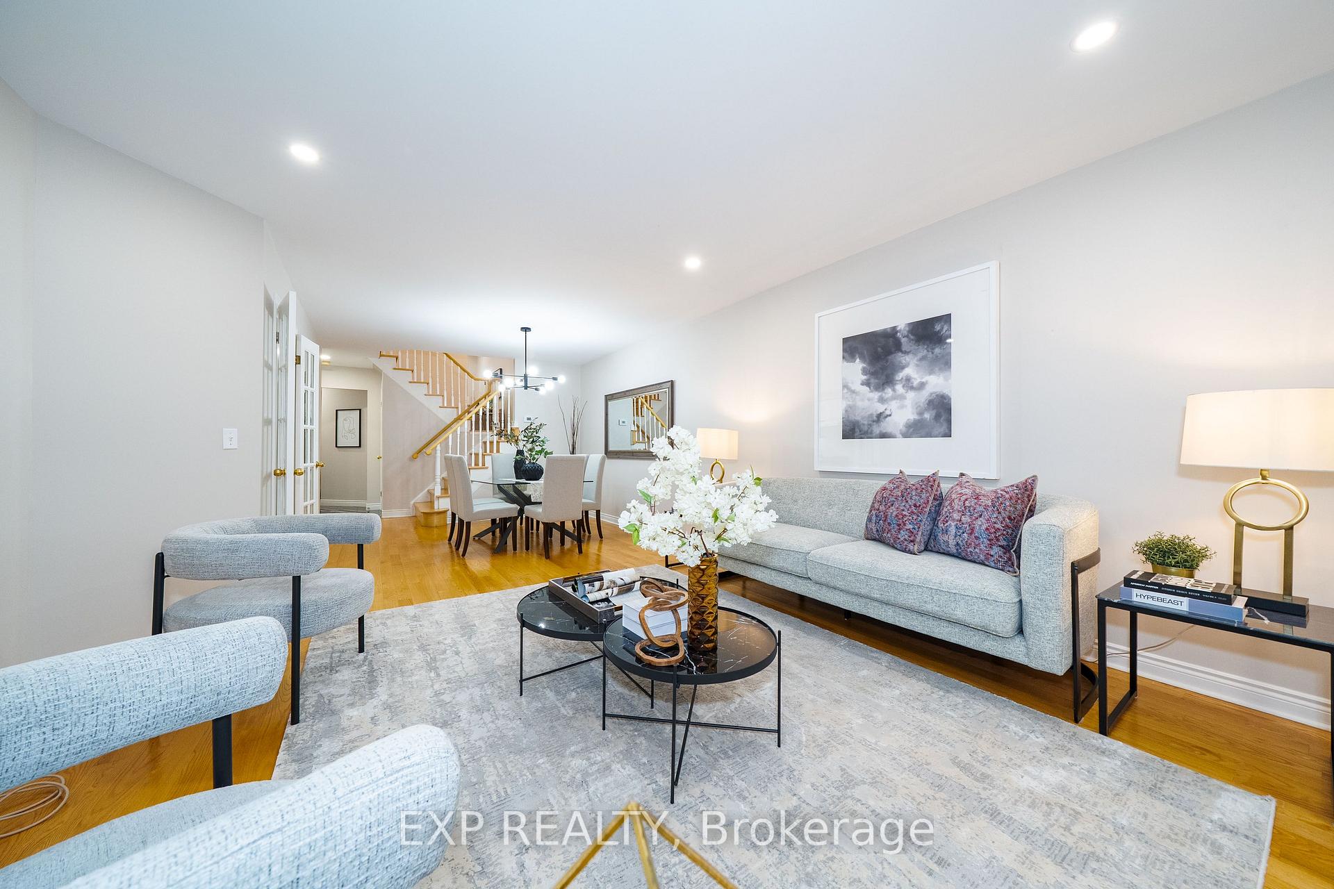 Photo 10 of 7 Wetherby Circle, Markham, German Mills — HOMEH