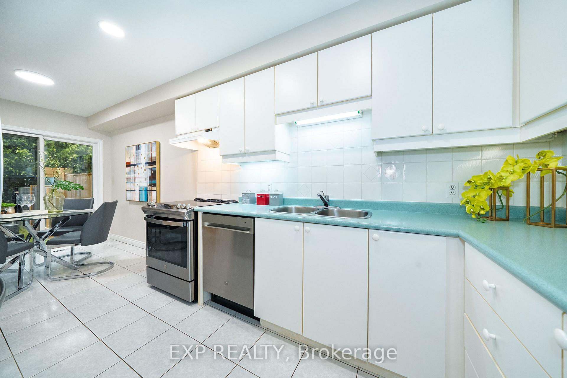 Photo 12 of 7 Wetherby Circle, Markham, German Mills — HOMEH