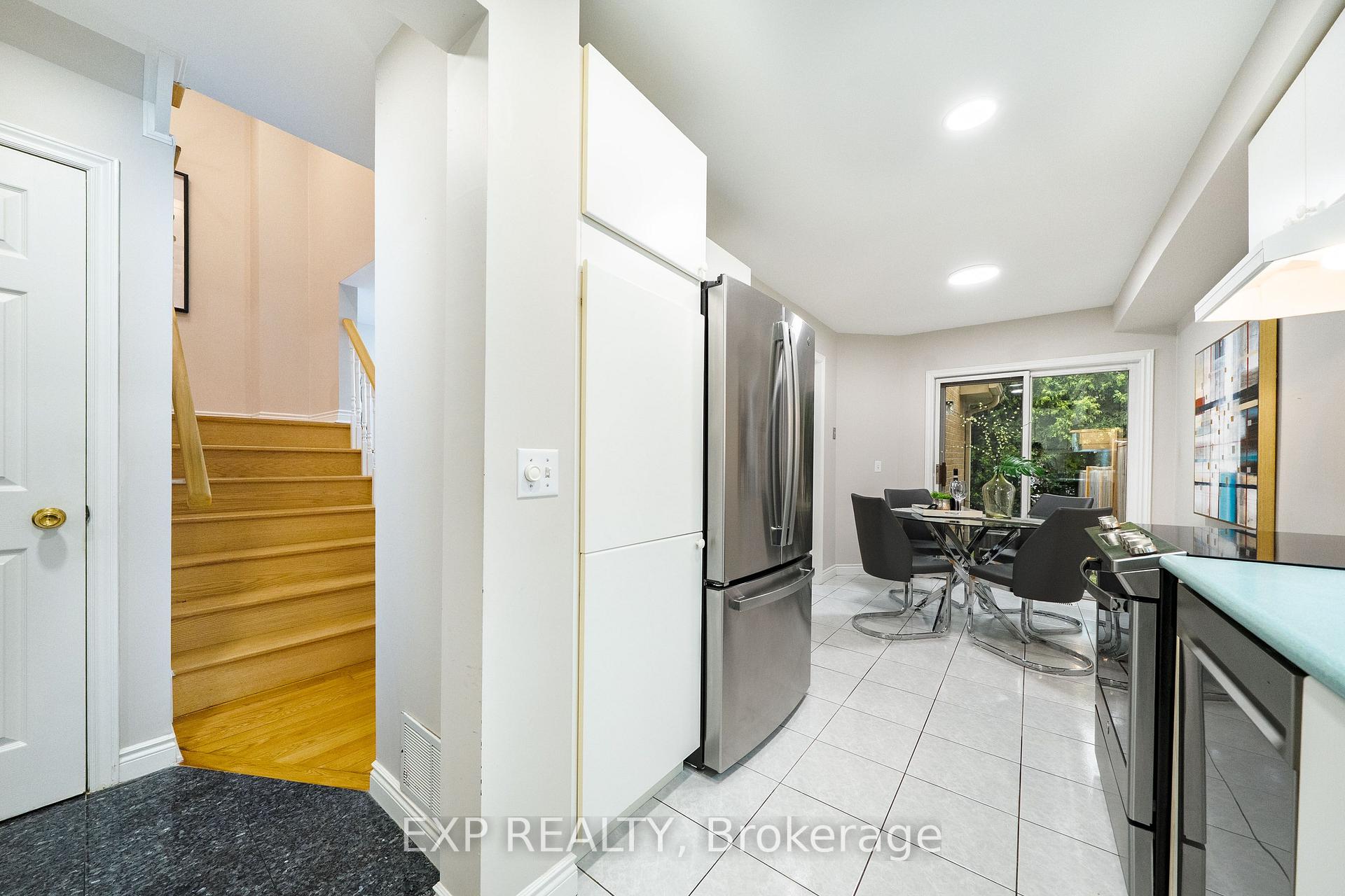 Photo 13 of 7 Wetherby Circle, Markham, German Mills — HOMEH