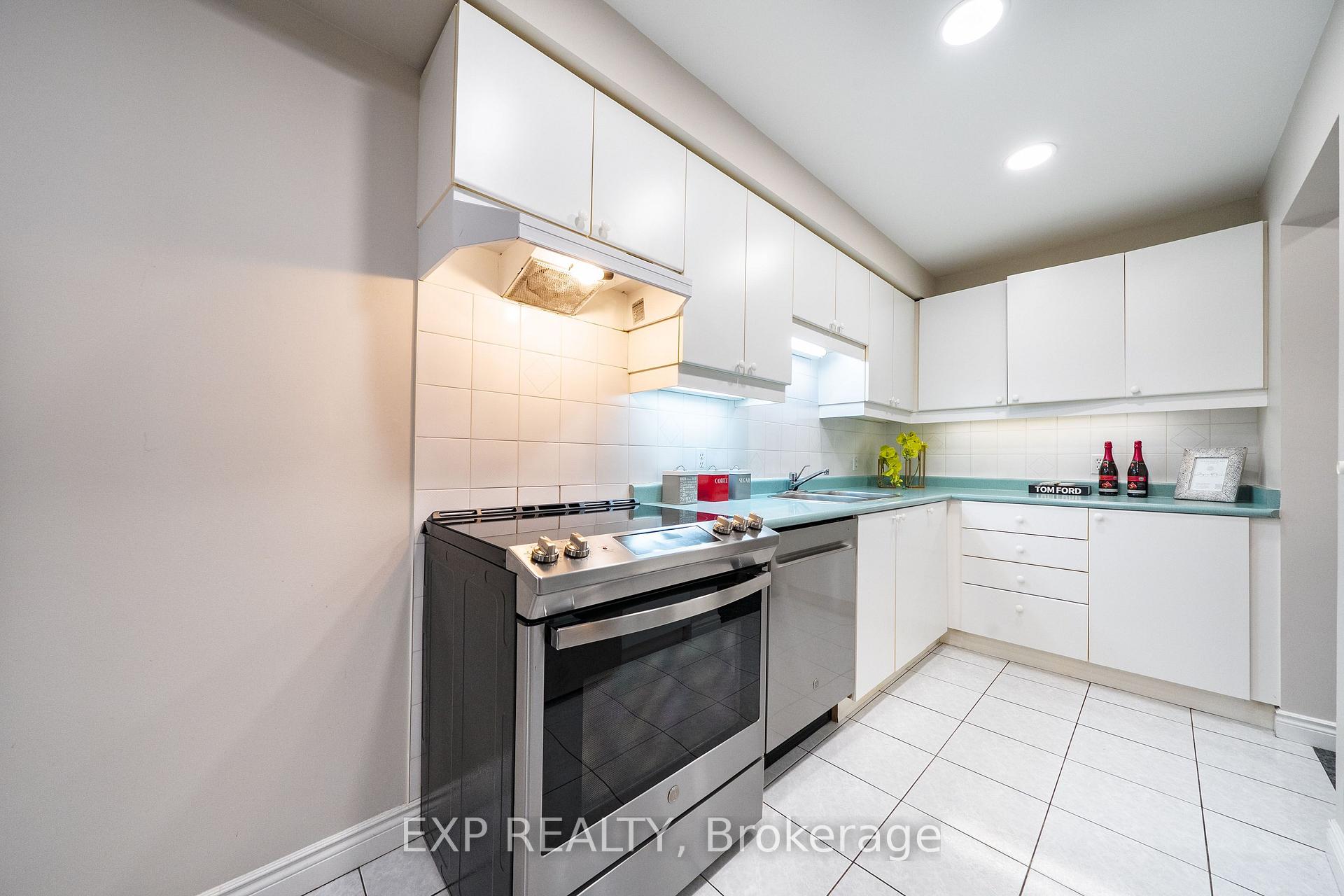 Photo 15 of 7 Wetherby Circle, Markham, German Mills — HOMEH
