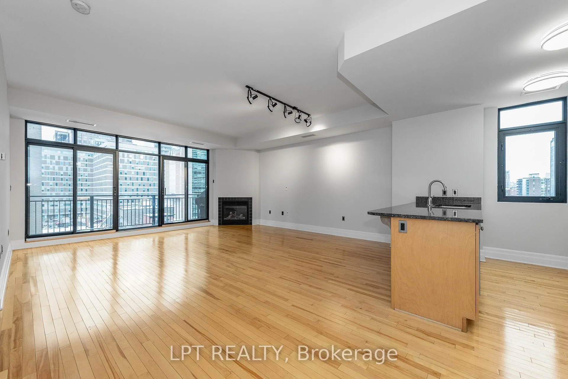 Photo 2 of Unit 606, 375 Lisgar Street, Ottawa, Ottawa Centre — HOMEH