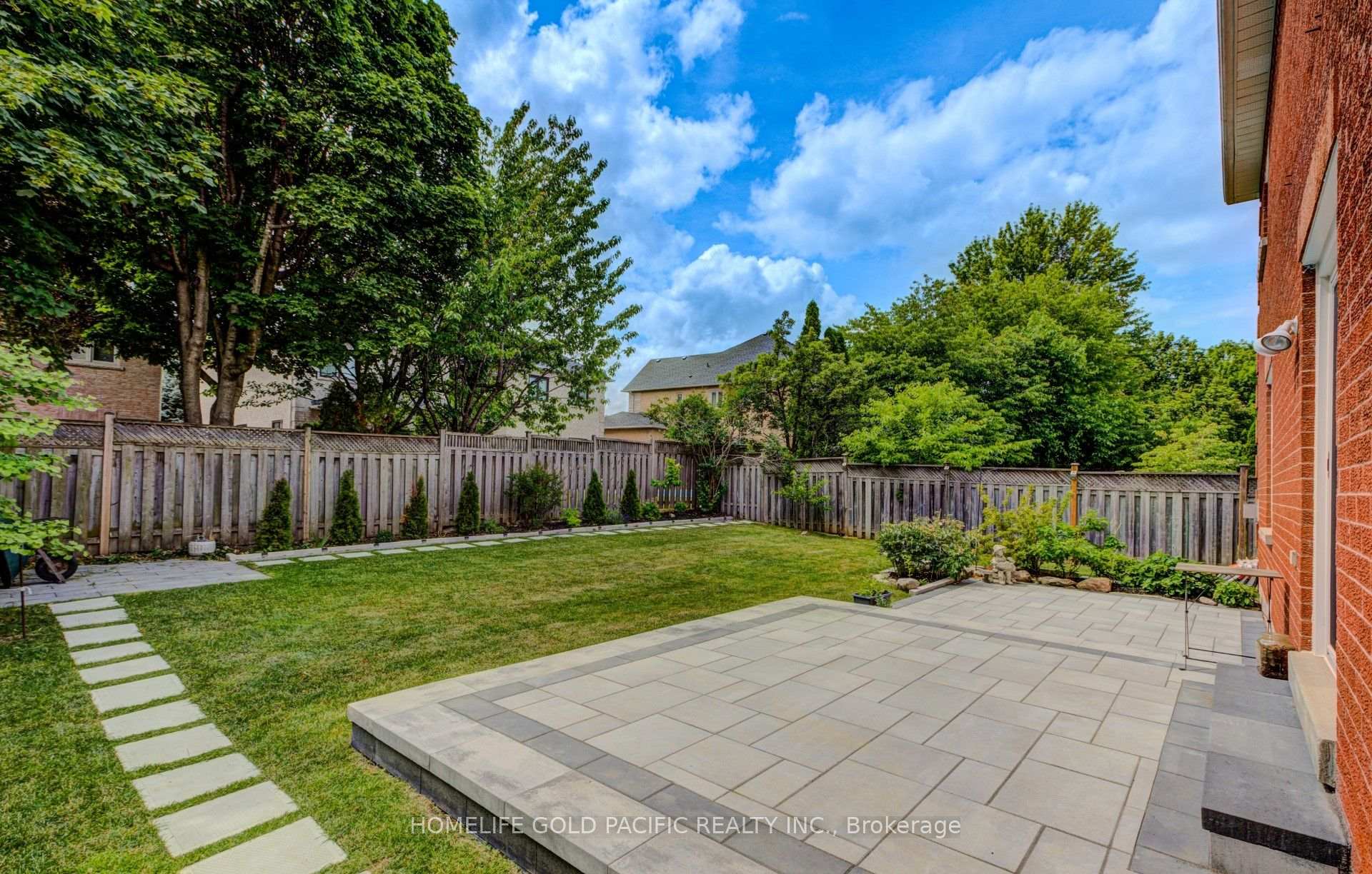 Photo 3 of 101 Clarendon Drive, Richmond Hill, Bayview Hill — HOMEH