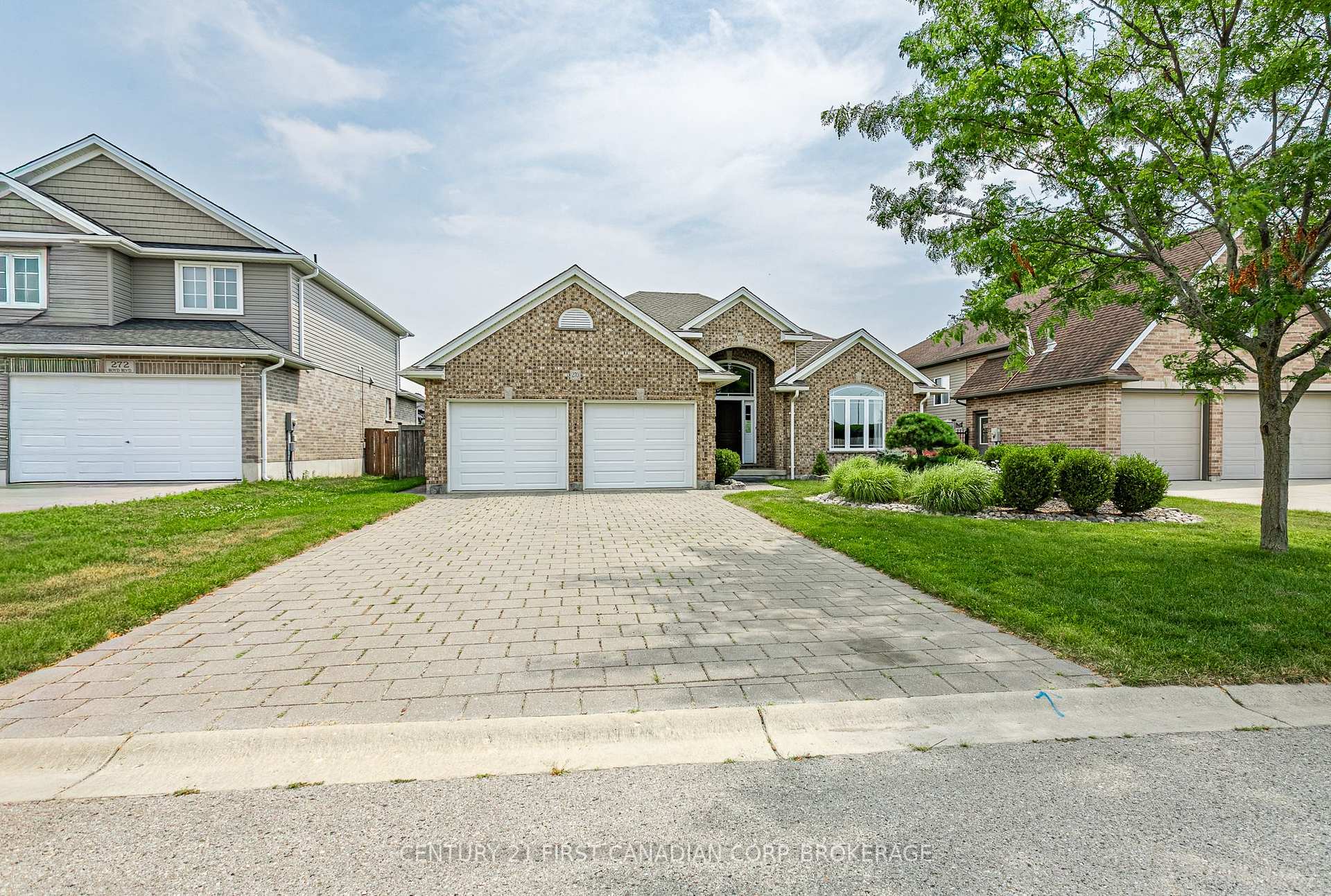 Photo 3 of 270 Boyd Boulevard, Zorra, Thamesford — HOMEH