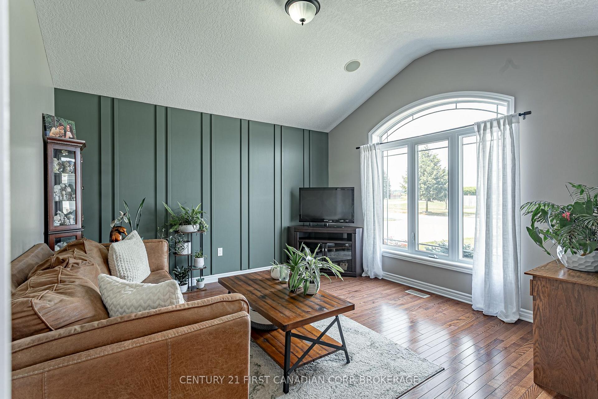 Photo 6 of 270 Boyd Boulevard, Zorra, Thamesford — HOMEH