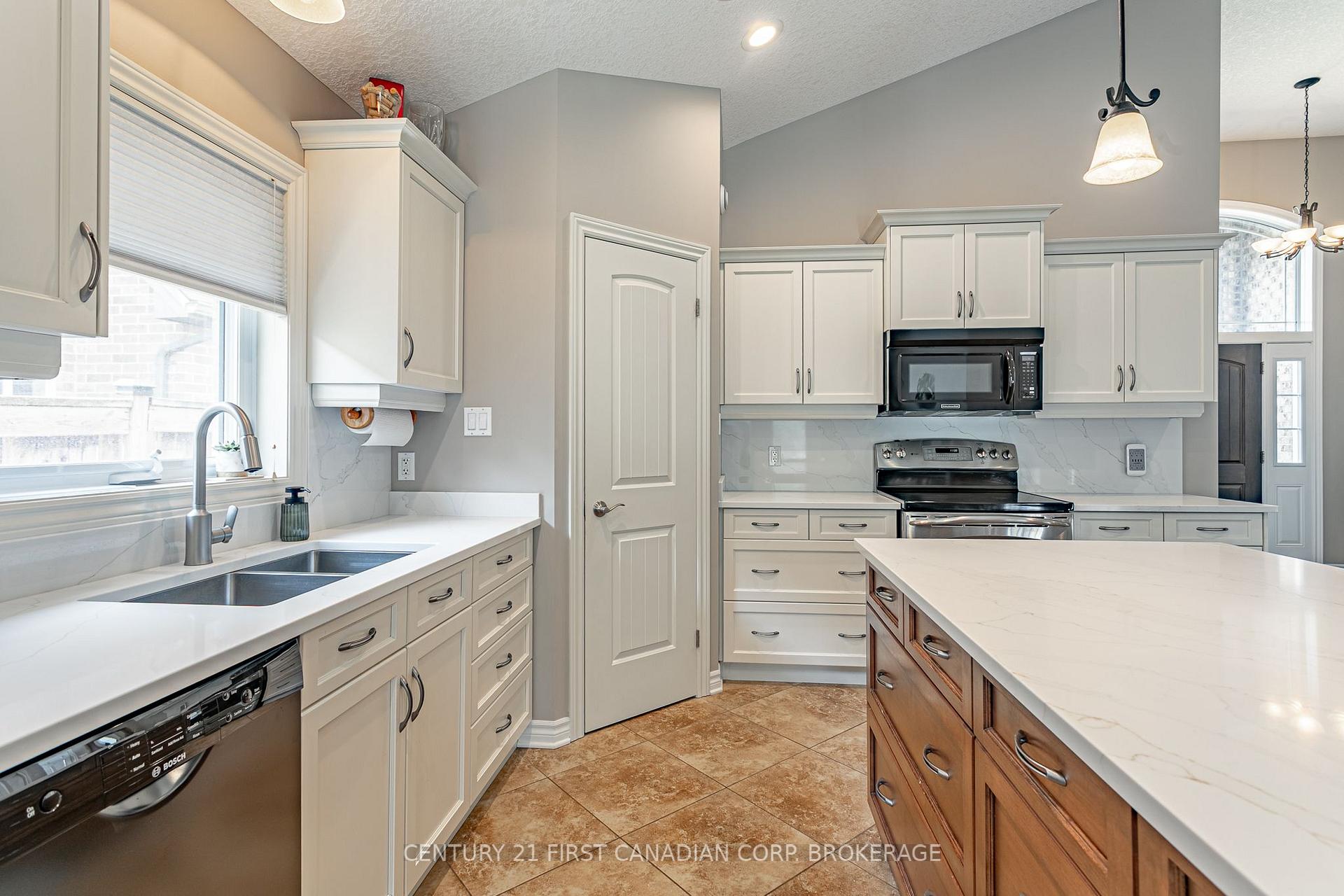 Photo 10 of 270 Boyd Boulevard, Zorra, Thamesford — HOMEH