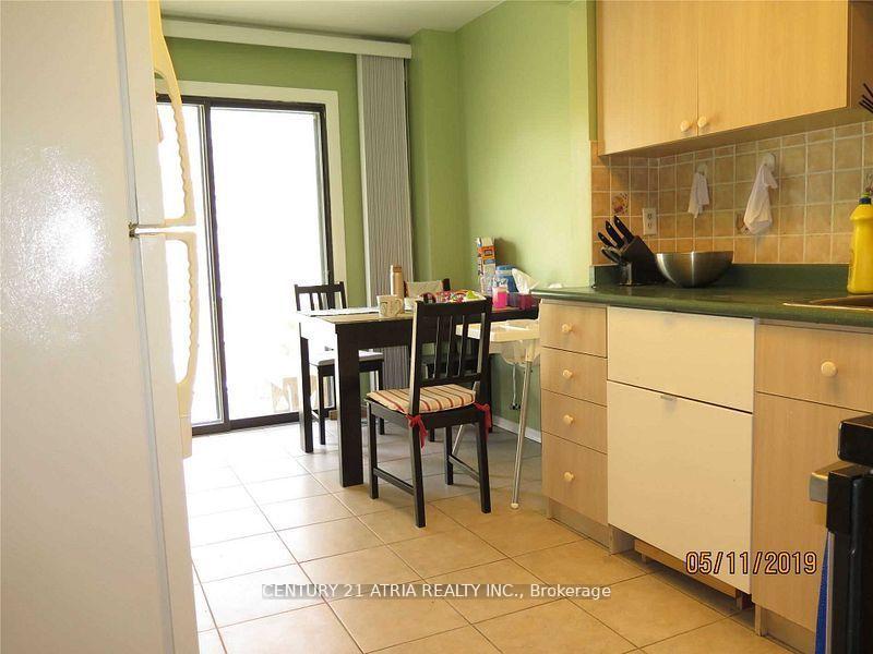 Photo 5 of 22 Foxglove Court, Markham, Unionville — HOMEH