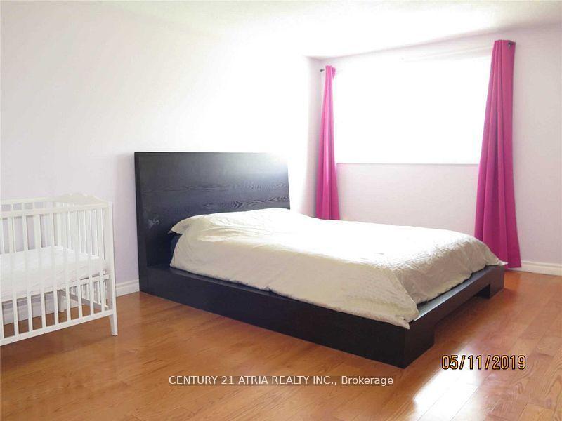 Photo 8 of 22 Foxglove Court, Markham, Unionville — HOMEH