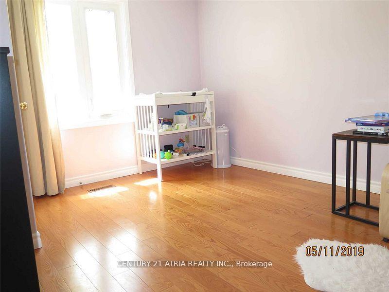Photo 10 of 22 Foxglove Court, Markham, Unionville — HOMEH