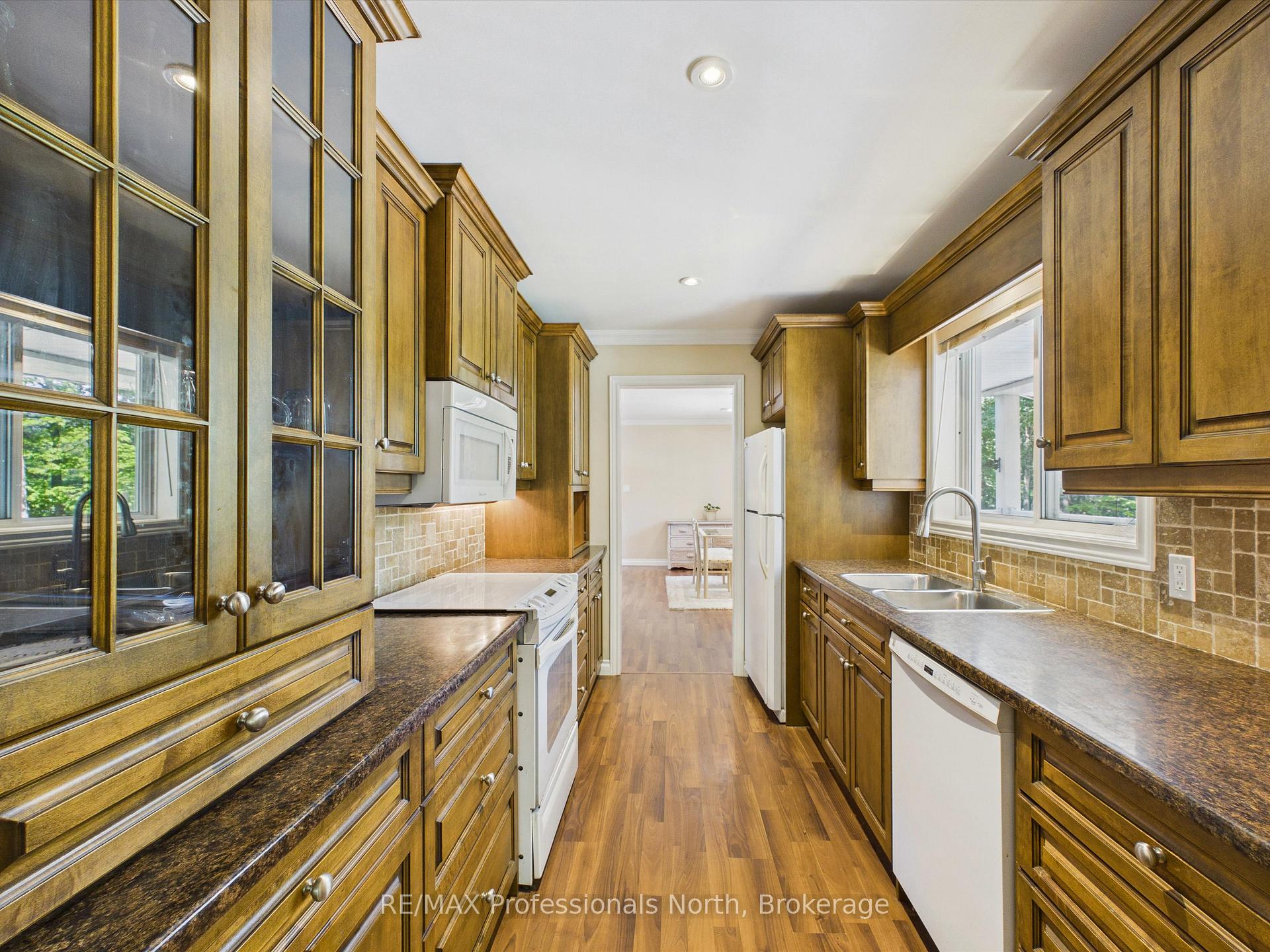Photo 5 of 800 Manitoba Street, Bracebridge, Macaulay — HOMEH