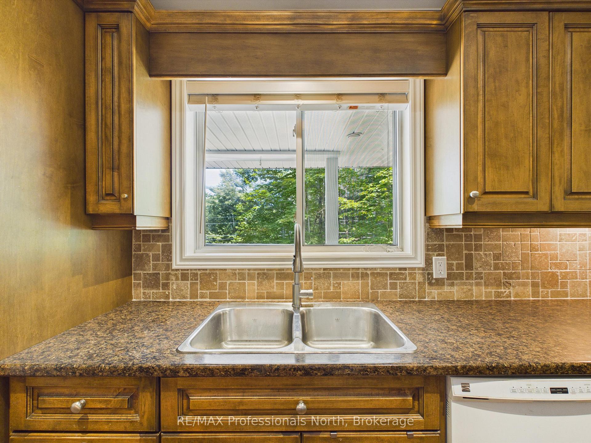 Photo 6 of 800 Manitoba Street, Bracebridge, Macaulay — HOMEH