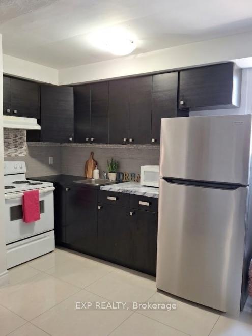 Photo 5 of Unit 3, 256 Lakeshore Road E, Mississauga, Port Credit — HOMEH
