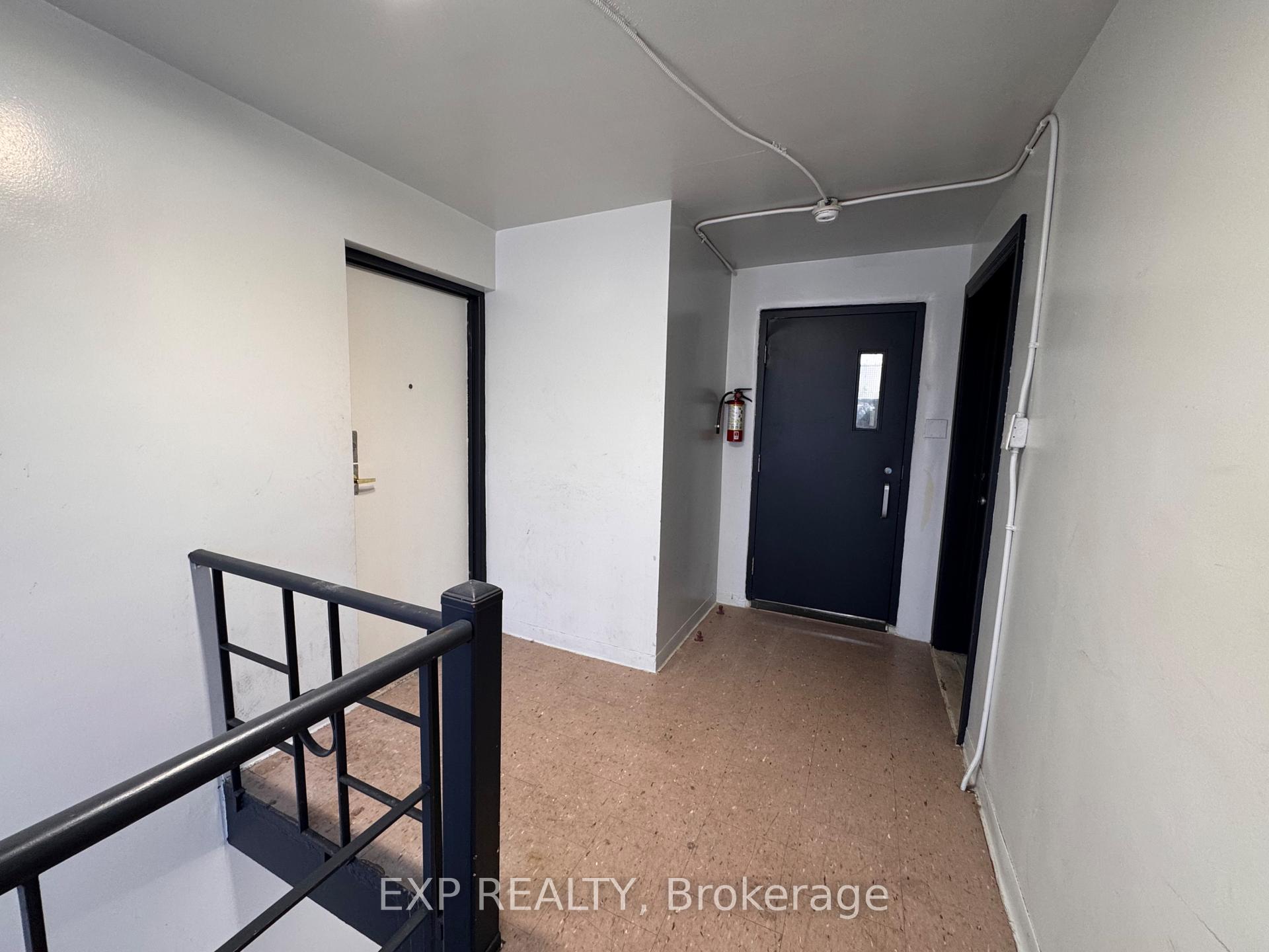 Photo 15 of Unit 3, 256 Lakeshore Road E, Mississauga, Port Credit — HOMEH