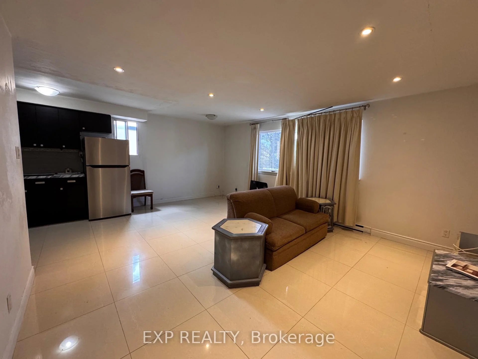 Photo 1 of Unit 3, 256 Lakeshore Road E, Mississauga, Port Credit — HOMEH