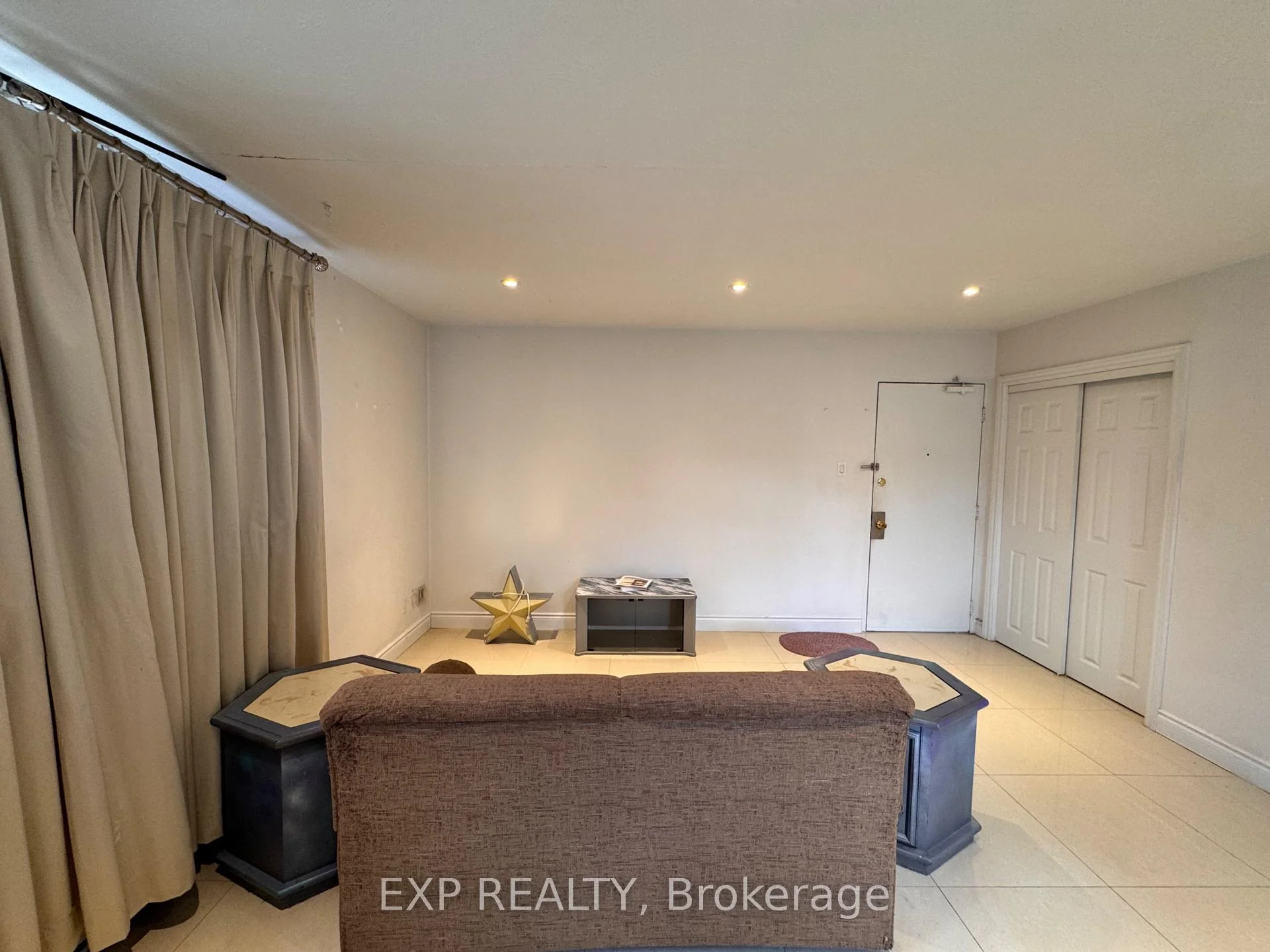 Photo 6 of Unit 3, 256 Lakeshore Road E, Mississauga, Port Credit — HOMEH