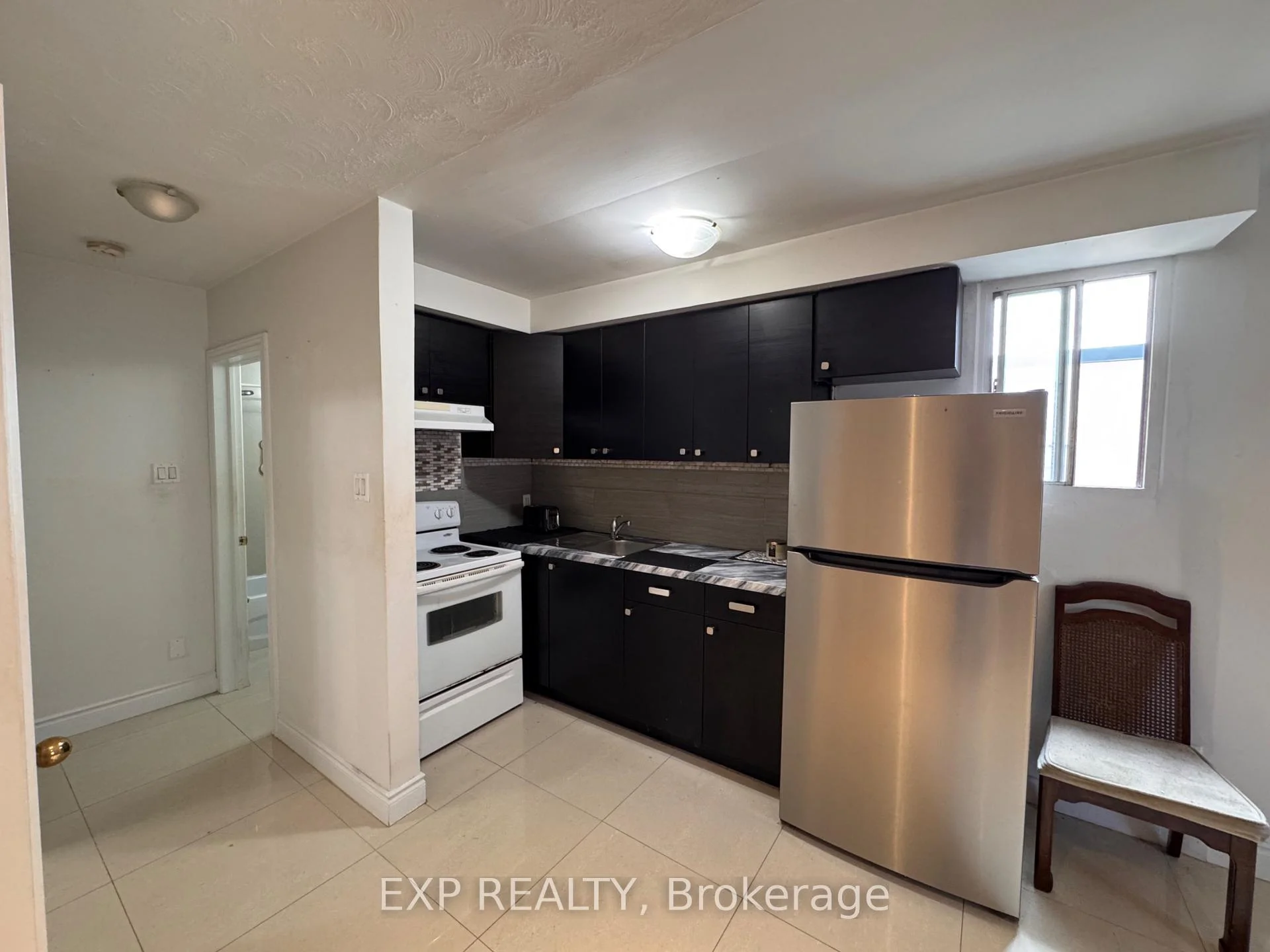 Photo 8 of Unit 3, 256 Lakeshore Road E, Mississauga, Port Credit — HOMEH