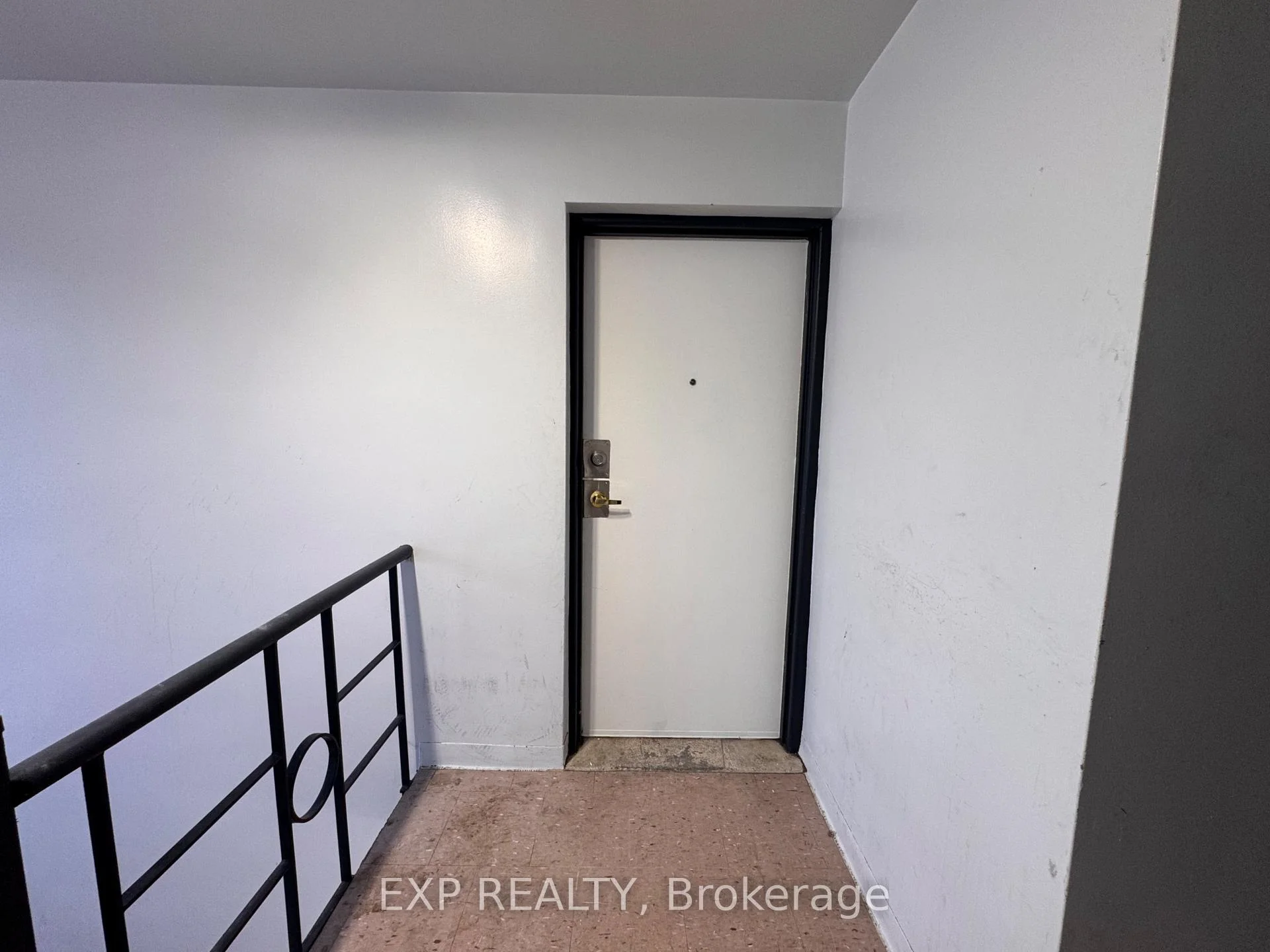 Photo 10 of Unit 3, 256 Lakeshore Road E, Mississauga, Port Credit — HOMEH