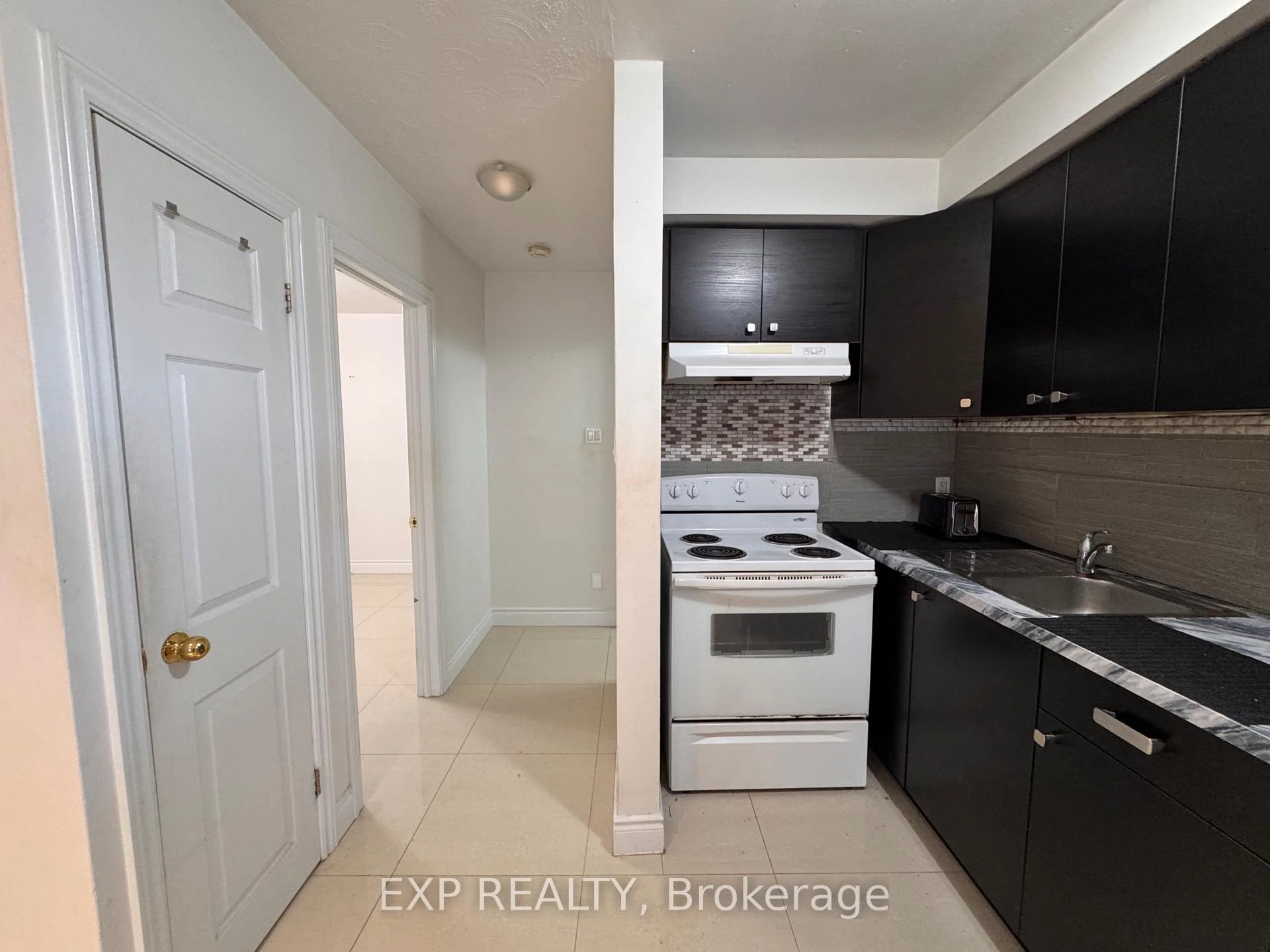 Photo 11 of Unit 3, 256 Lakeshore Road E, Mississauga, Port Credit — HOMEH