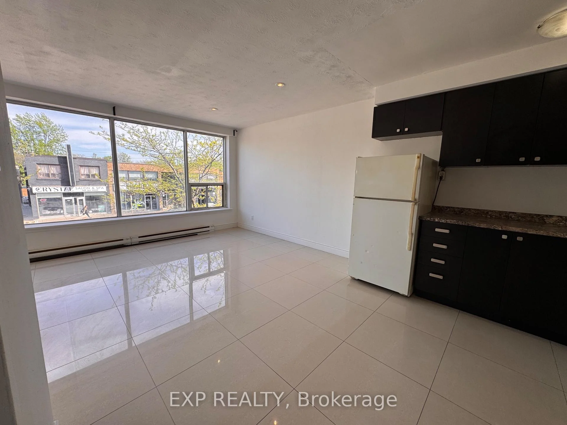 Photo 13 of Unit 3, 256 Lakeshore Road E, Mississauga, Port Credit — HOMEH