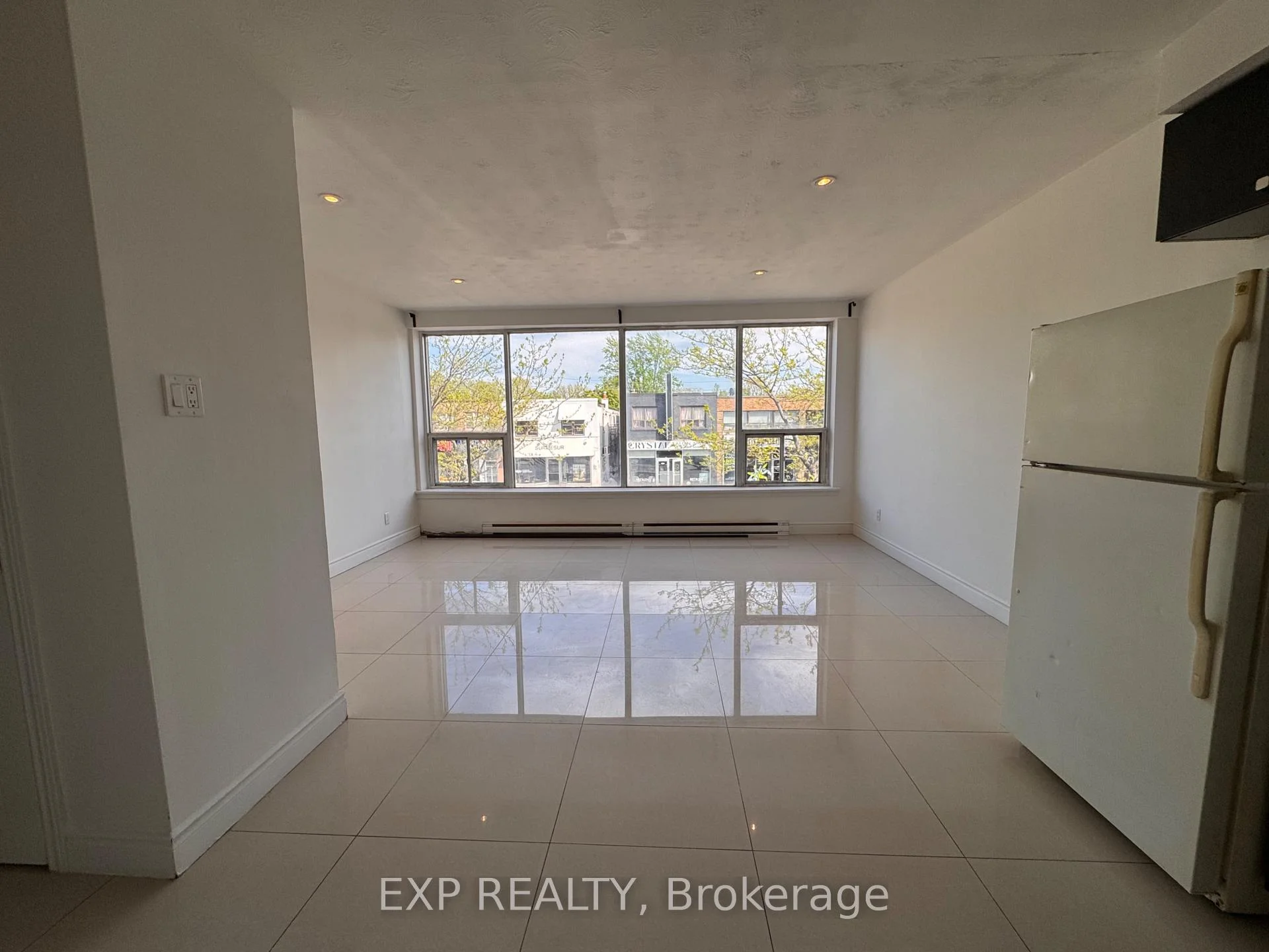 Photo 16 of Unit 3, 256 Lakeshore Road E, Mississauga, Port Credit — HOMEH