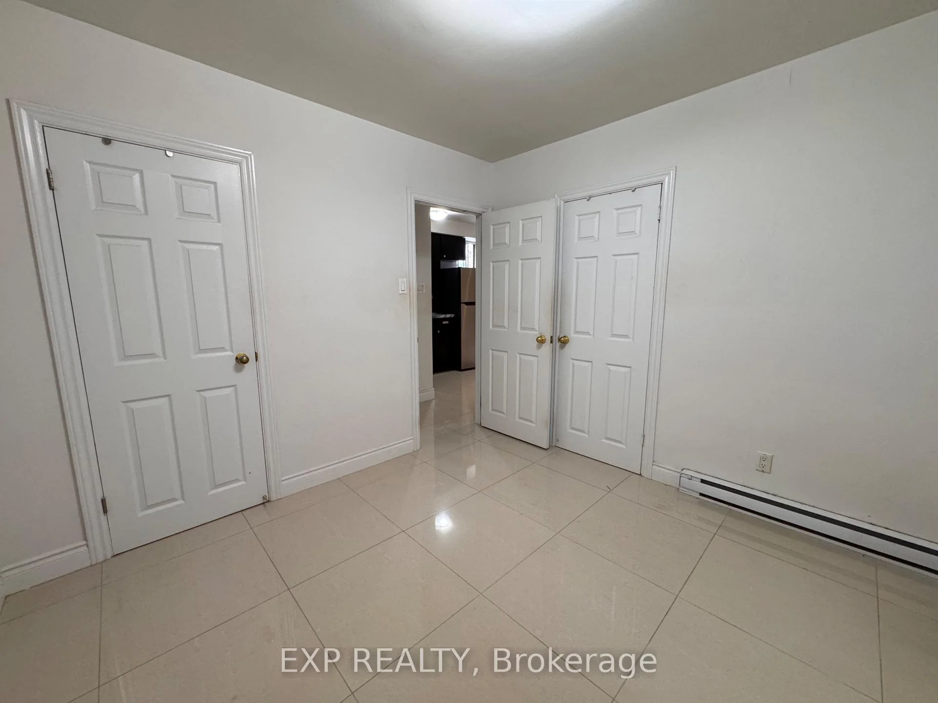Photo 17 of Unit 3, 256 Lakeshore Road E, Mississauga, Port Credit — HOMEH