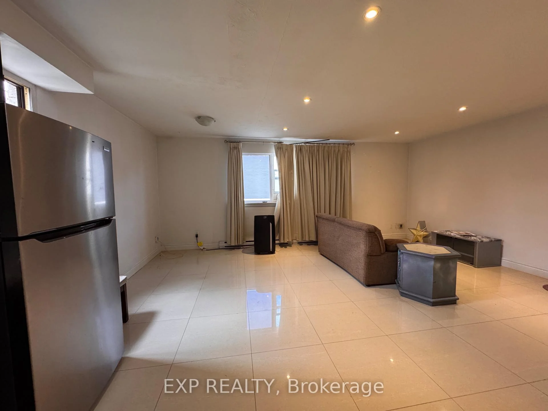 Photo 23 of Unit 3, 256 Lakeshore Road E, Mississauga, Port Credit — HOMEH
