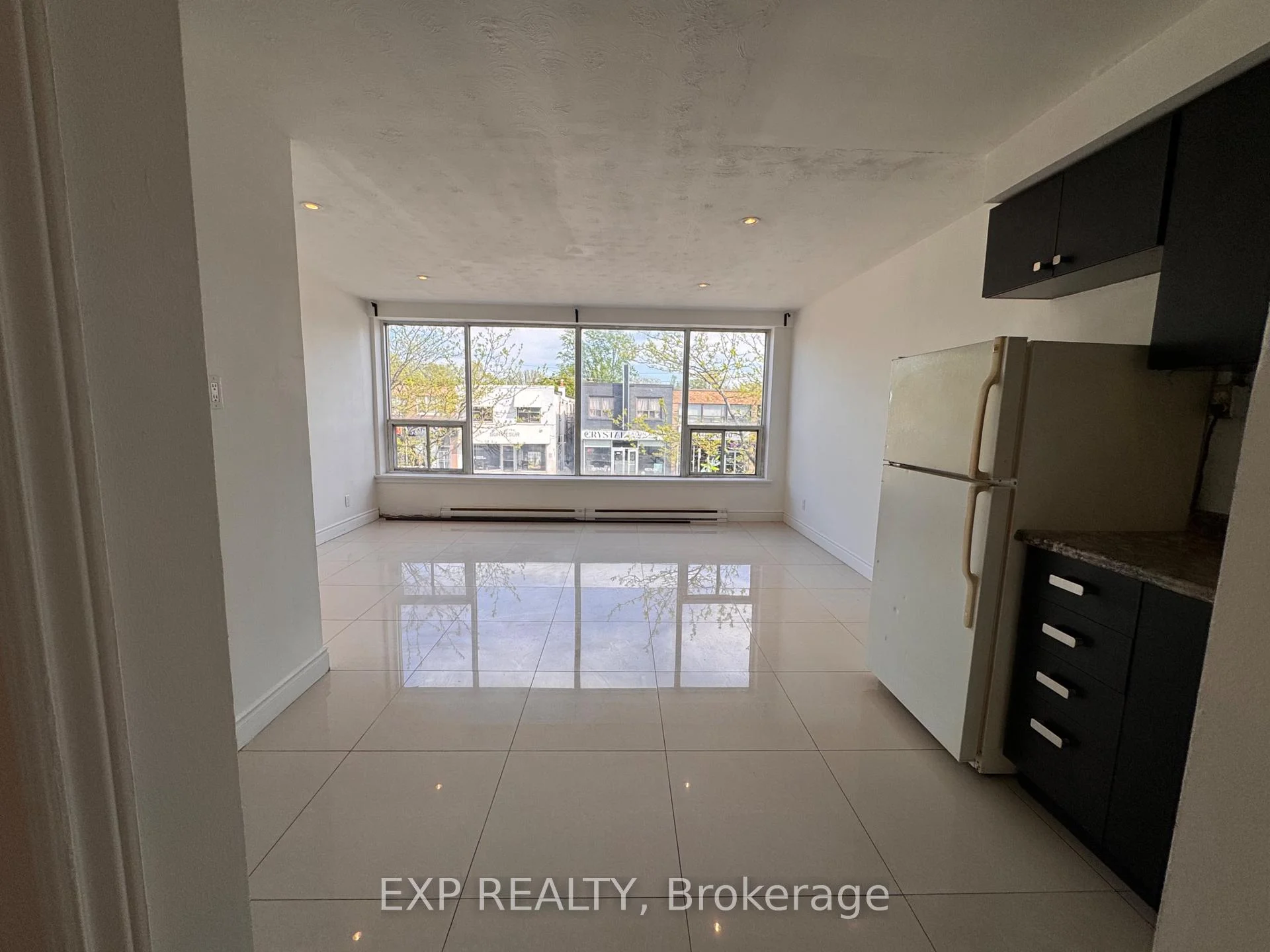 Photo 31 of Unit 3, 256 Lakeshore Road E, Mississauga, Port Credit — HOMEH