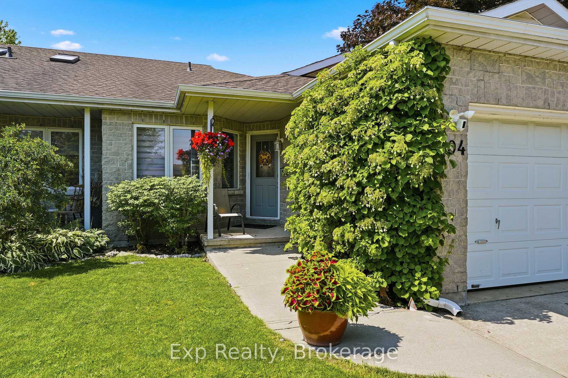 Photo 4 of 704 Millwood Drive, Kingston, City SouthWest — HOMEH