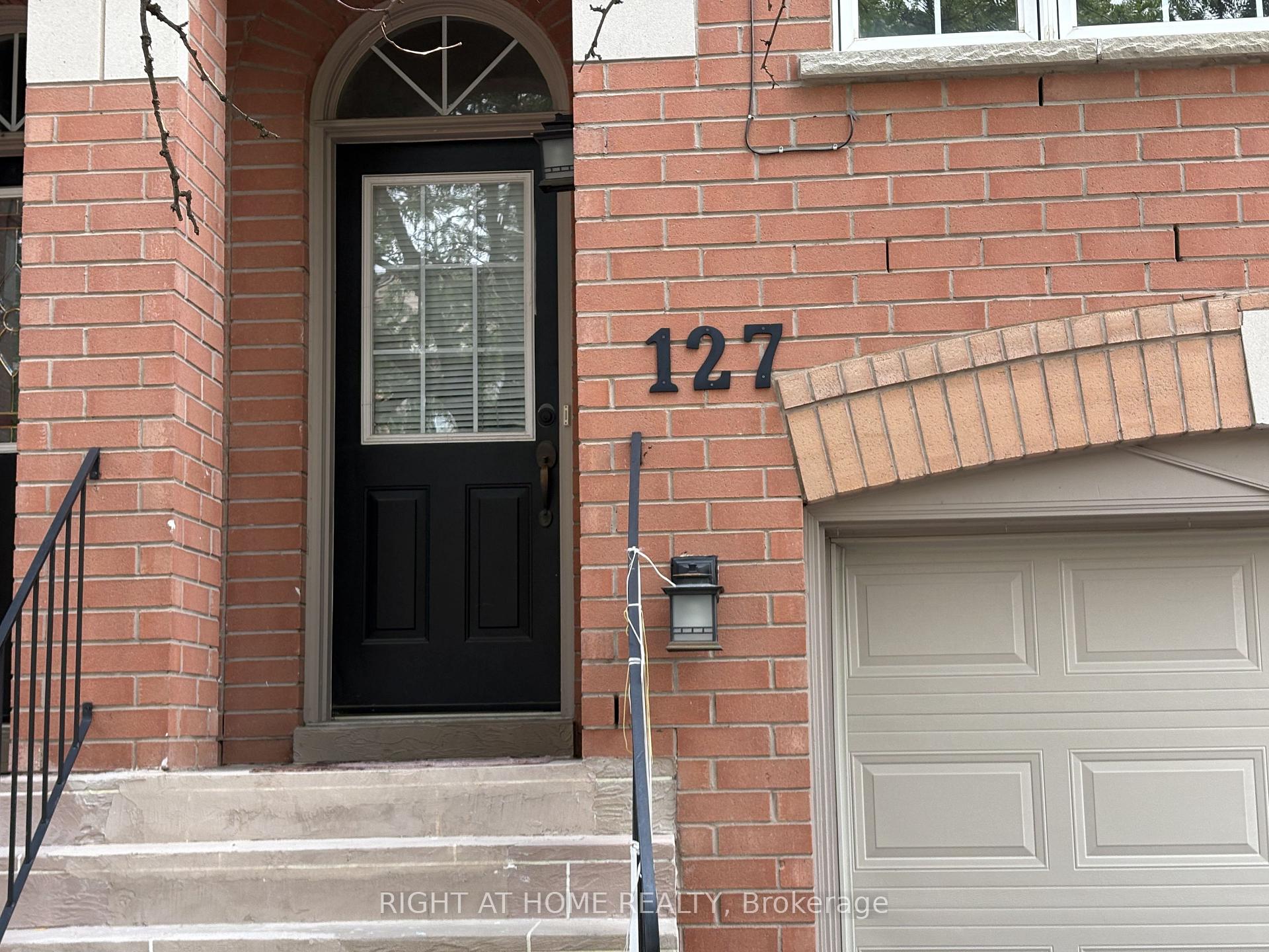 Front of Unit 127, 5030 Heatherleigh Avenue