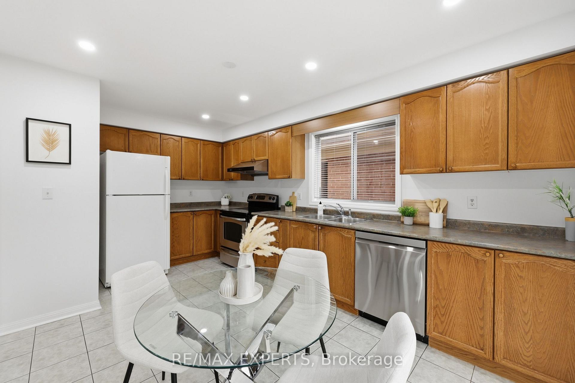 Photo 7 of 554 Caverhill Crescent, Milton, Clarke — HOMEH