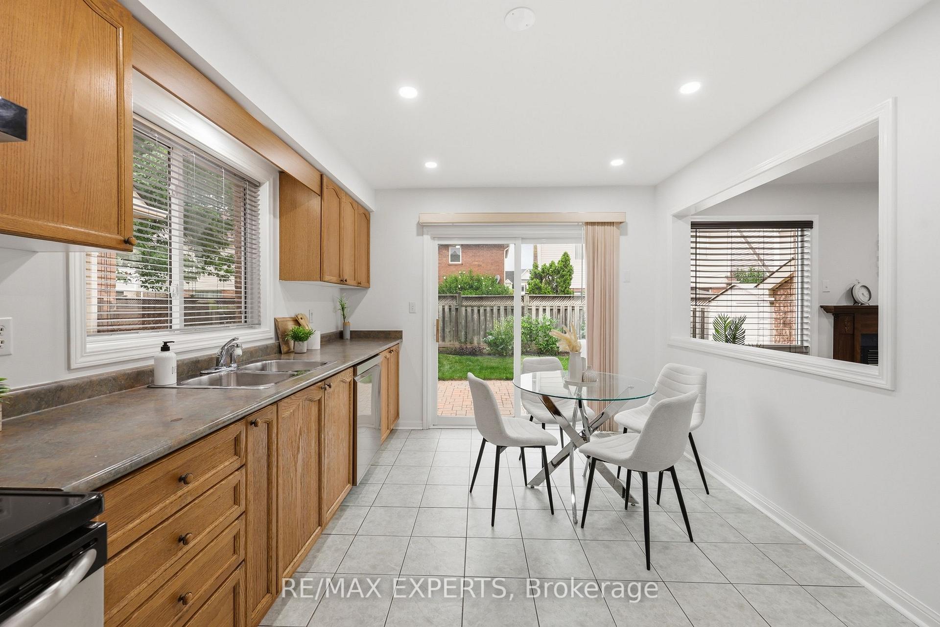 Photo 9 of 554 Caverhill Crescent, Milton, Clarke — HOMEH