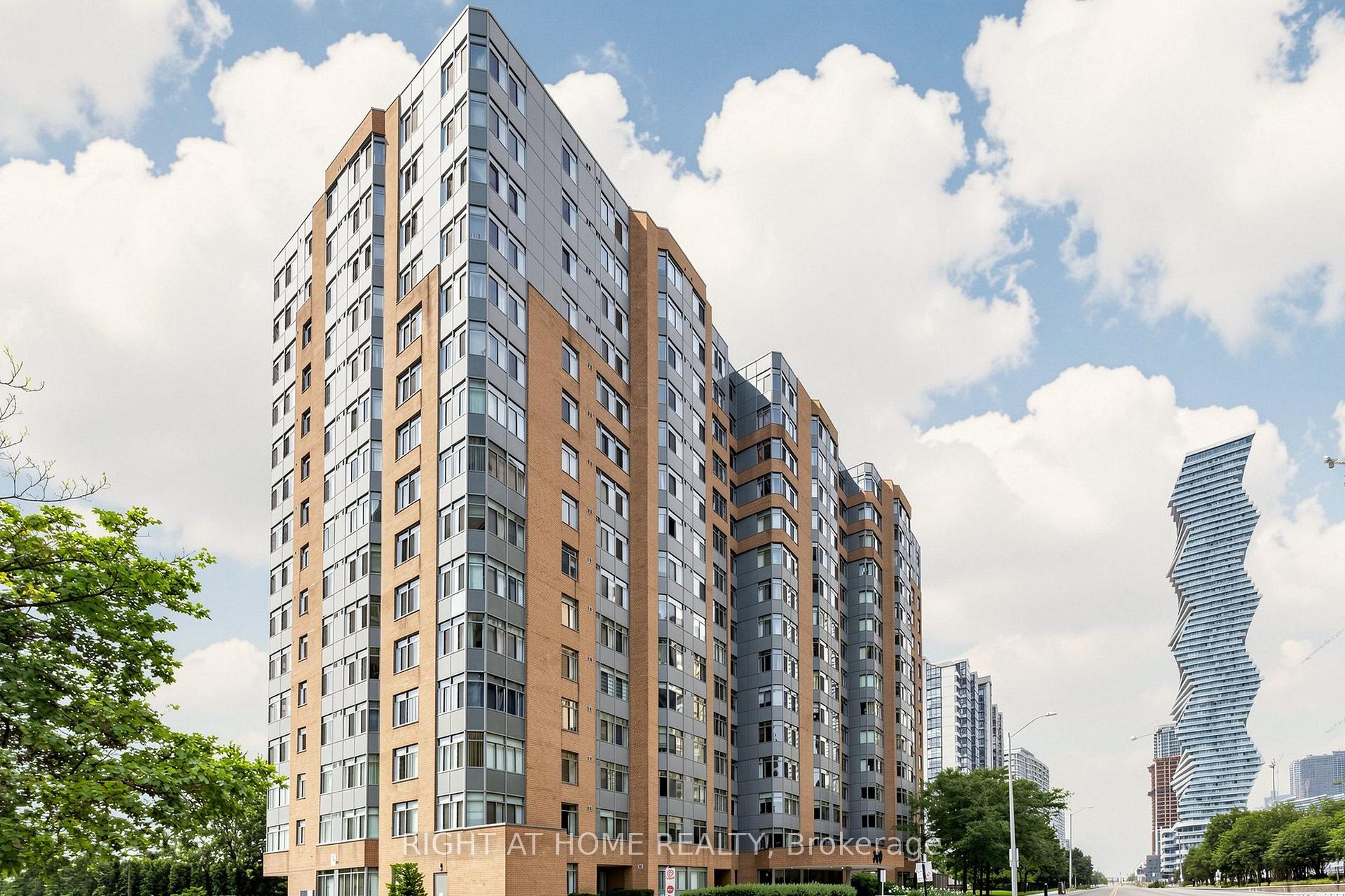 Photo 2 of Unit PH9, 300 Webb Drive, Mississauga, City Centre — HOMEH